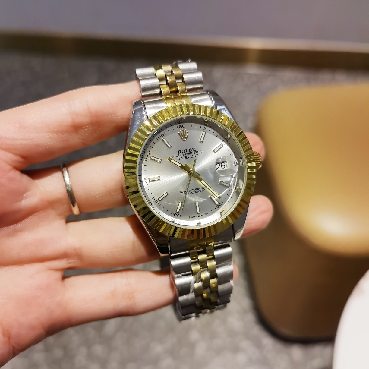 【精钢表带十原装扣】P130，劳力士—ROLEX日志系列[玫瑰][玫瑰]，🔥火爆上市🔥超强矿物质镜面，日历位晶片独具特色，表盘刻度超强夜光，全自动机械机芯，走时精准，精密防水[强][强]，直径：41mm，厚度：12mm，时尚百搭 优雅大方！