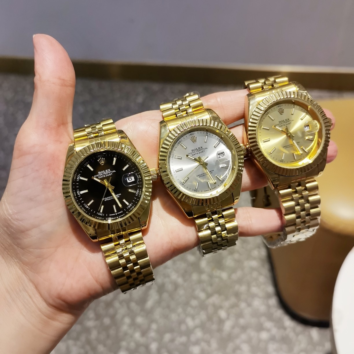 【精钢表带十原装扣】P130，劳力士—ROLEX日志系列[玫瑰][玫瑰]，🔥火爆上市🔥超强矿物质镜面，日历位晶片独具特色，表盘刻度超强夜光，全自动机械机芯，走时精准，精密防水[强][强]，直径：41mm，厚度：12mm，时尚百搭 优雅大方！