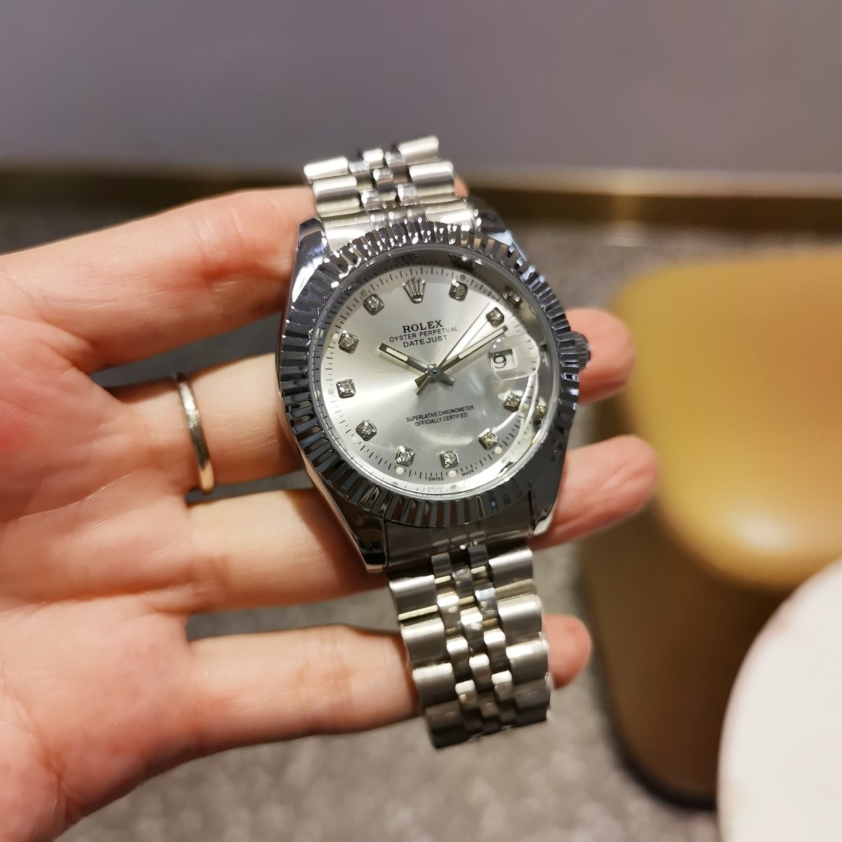 【精钢表带十原装扣】白P125，全黑P130，劳力士—ROLEX日志系列[玫瑰][玫瑰]，🔥火爆上市🔥超强矿物质镜面，日历位晶片独具特色，表盘刻度超强夜光，全自动机械机芯，走时精准，精密防水[强][强]，直径：41mm，厚度：12mm，时尚百搭 优雅大方！