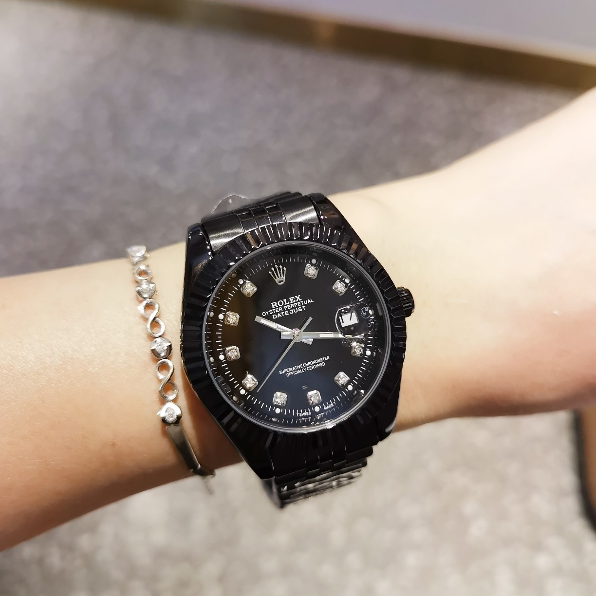 【精钢表带十原装扣】白P125，全黑P130，劳力士—ROLEX日志系列[玫瑰][玫瑰]，🔥火爆上市🔥超强矿物质镜面，日历位晶片独具特色，表盘刻度超强夜光，全自动机械机芯，走时精准，精密防水[强][强]，直径：41mm，厚度：12mm，时尚百搭 优雅大方！