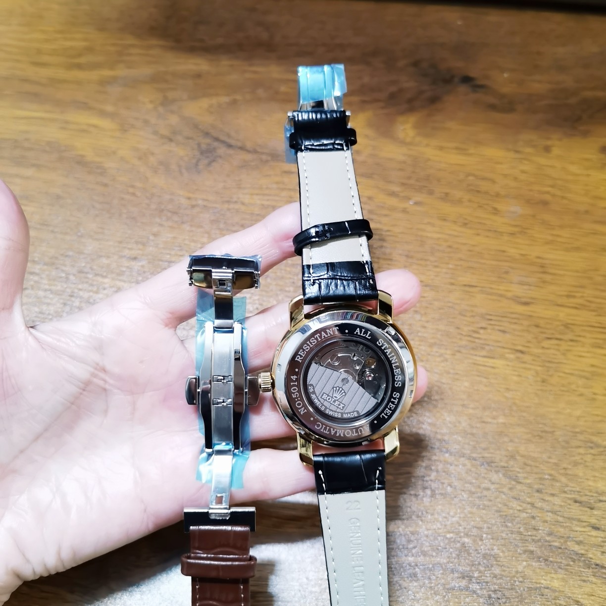 刚：P150，皮：P140，劳力士—ROLEX✨九飞轮全自动日月星辰机械⌚️，6字位白天走时(太阳)[太阳]晚上走时(月亮)[月亮]蕴含最优质的材料与一丝不苟的工艺！超强矿物质幻蓝玻璃，真空电镀，精密防水，直径：42mm，厚度：12mm，高端大气上档次，绅士首选‼️‼️