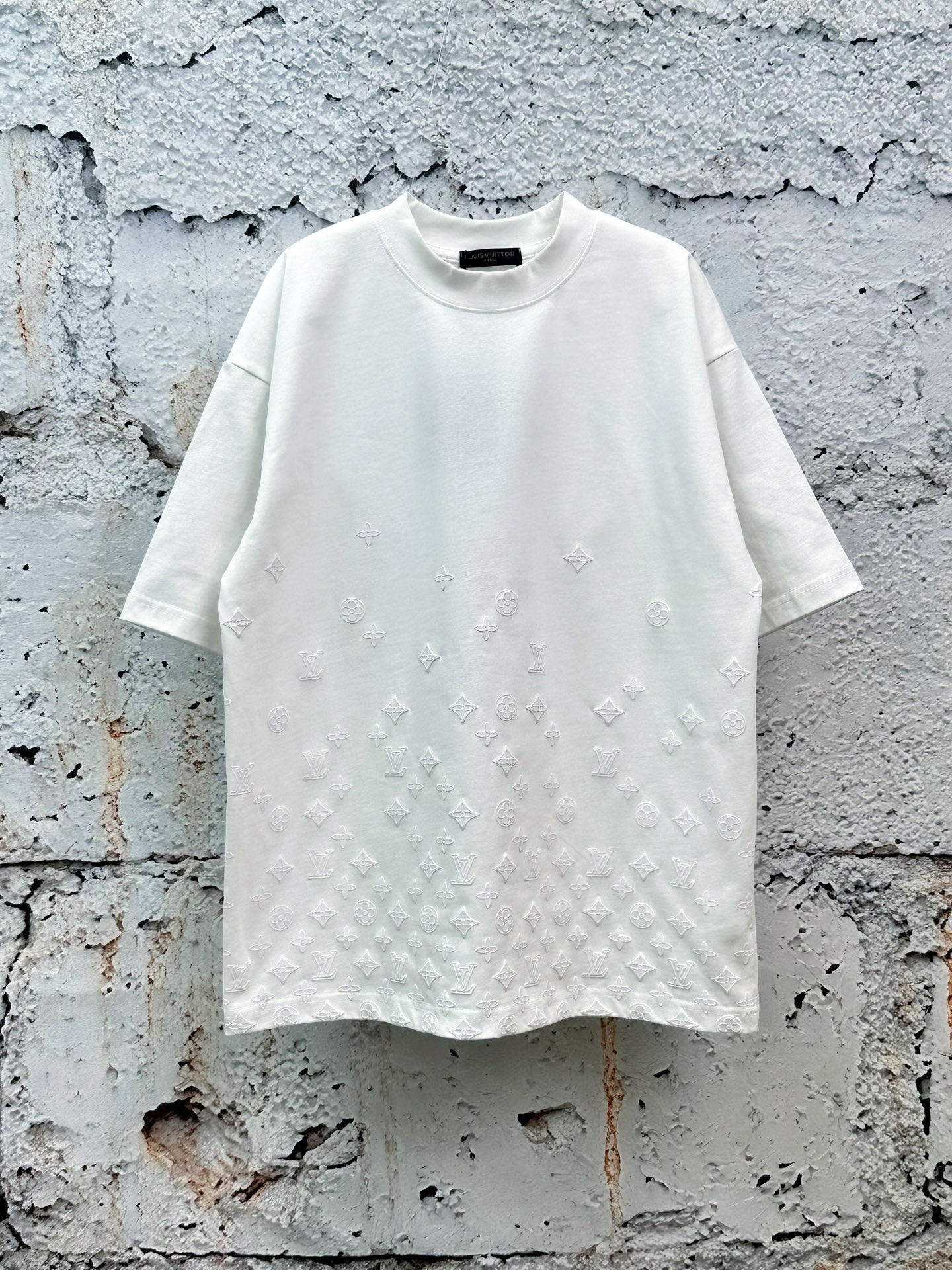 P70 LOUIS VUITTON camiseta de manga corta de cuello redondo con estampado de espuma. El cuello utiliza canalé de alta d…