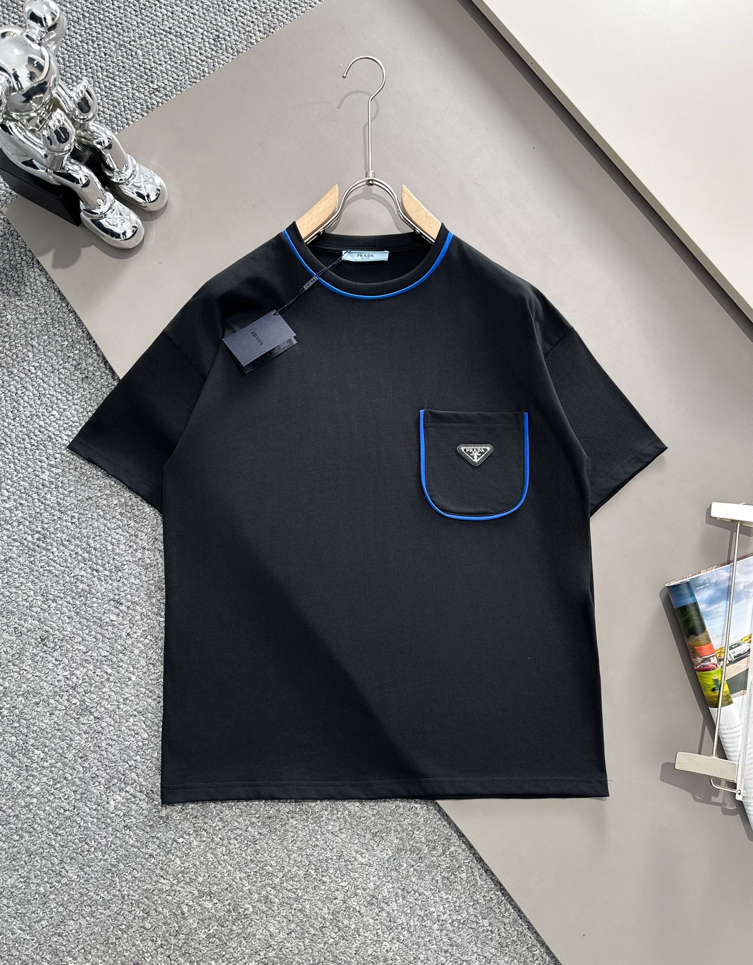 Prada 2024 primavera/verano nuevo top de manga corta con bolsillo clásico y logo triangular metálico invertid…
