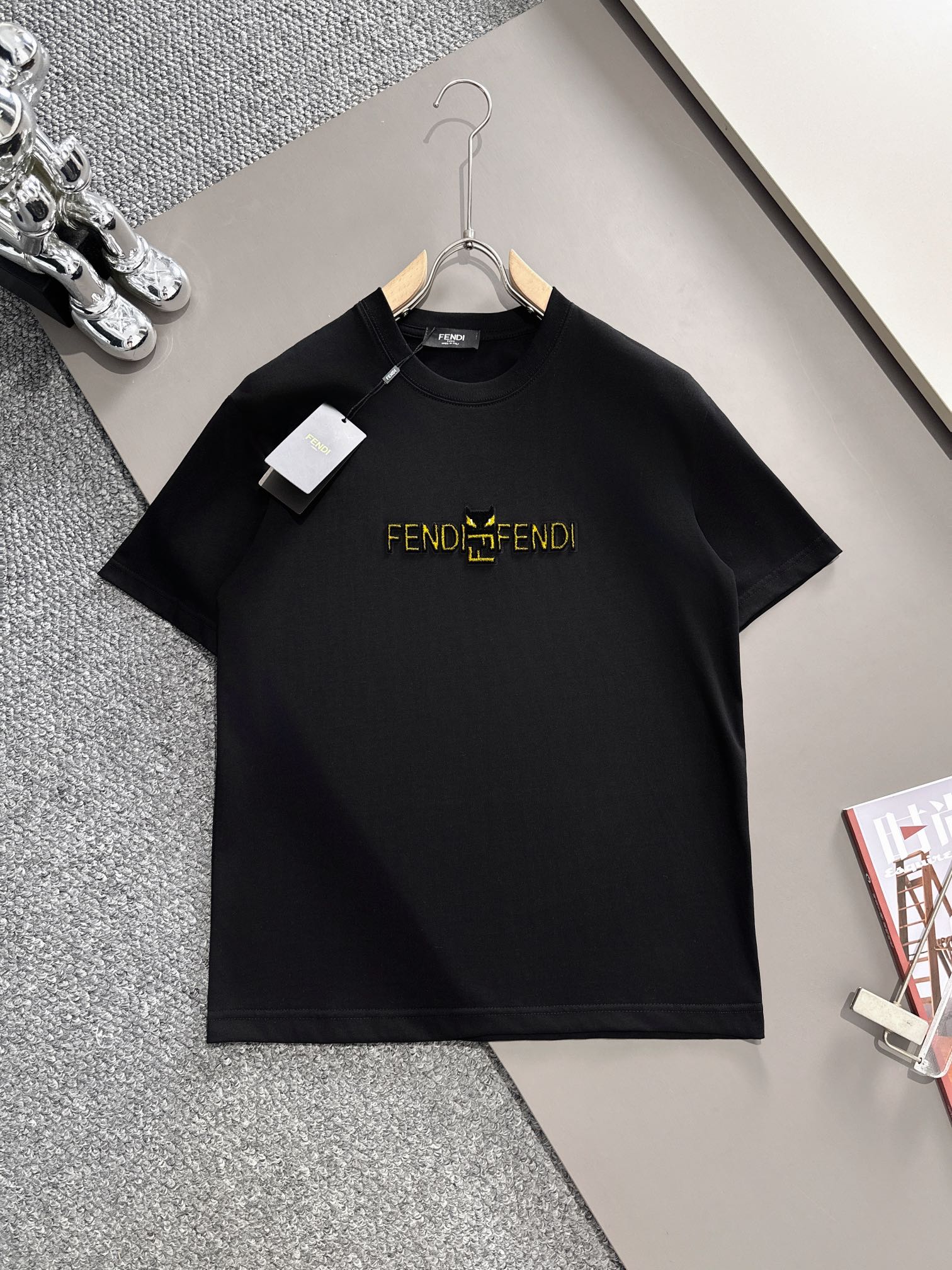 FENDI 2024 camiseta de manga corta de tres colores con bordado de cepillo, de alta calidad, moderna y versátil, clásica…