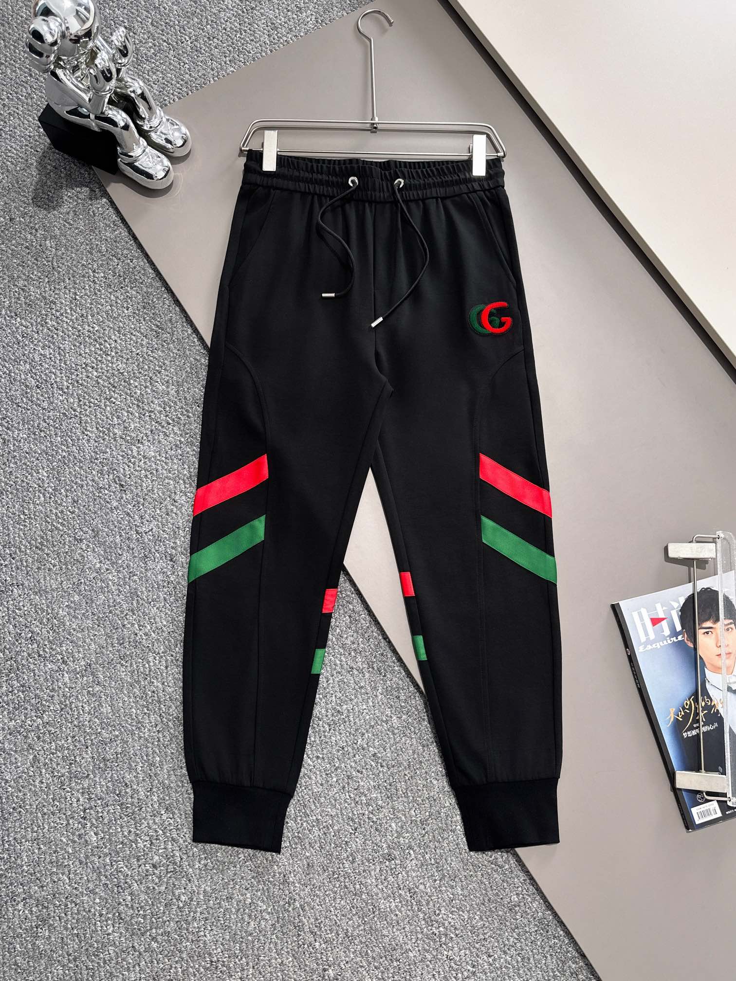 Gucci 2024 primavera-verano nuevo pantalón casual, clásico pantalón casual que nunca cansa, diseño de proceso en el cue…