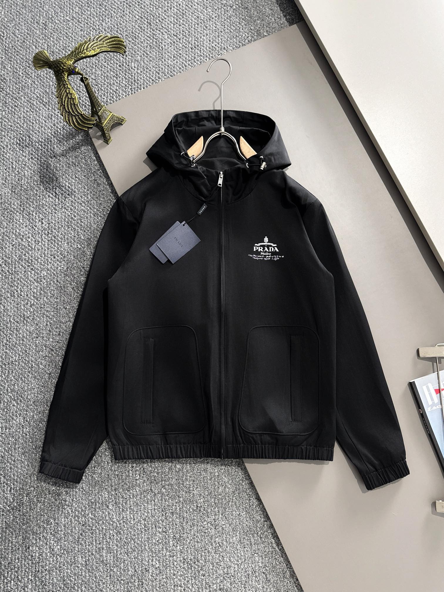 Nueva chaqueta PRADA otoño-invierno 2024🆕 Accesorios metálicos personalizados 1:1, importados y originales, bienvenido…