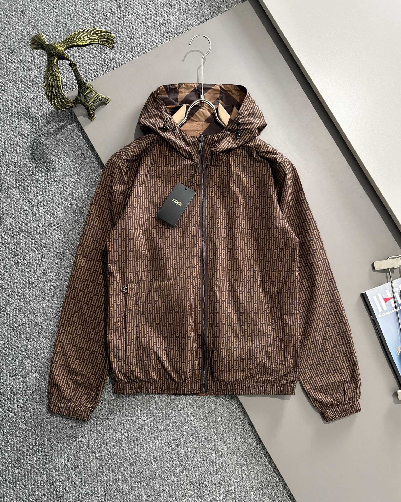 【Doble cara】Chaqueta nueva de Fendi para otoño/invierno 2024, réplica 1:1 con herrajes personalizados, todos los herraj…