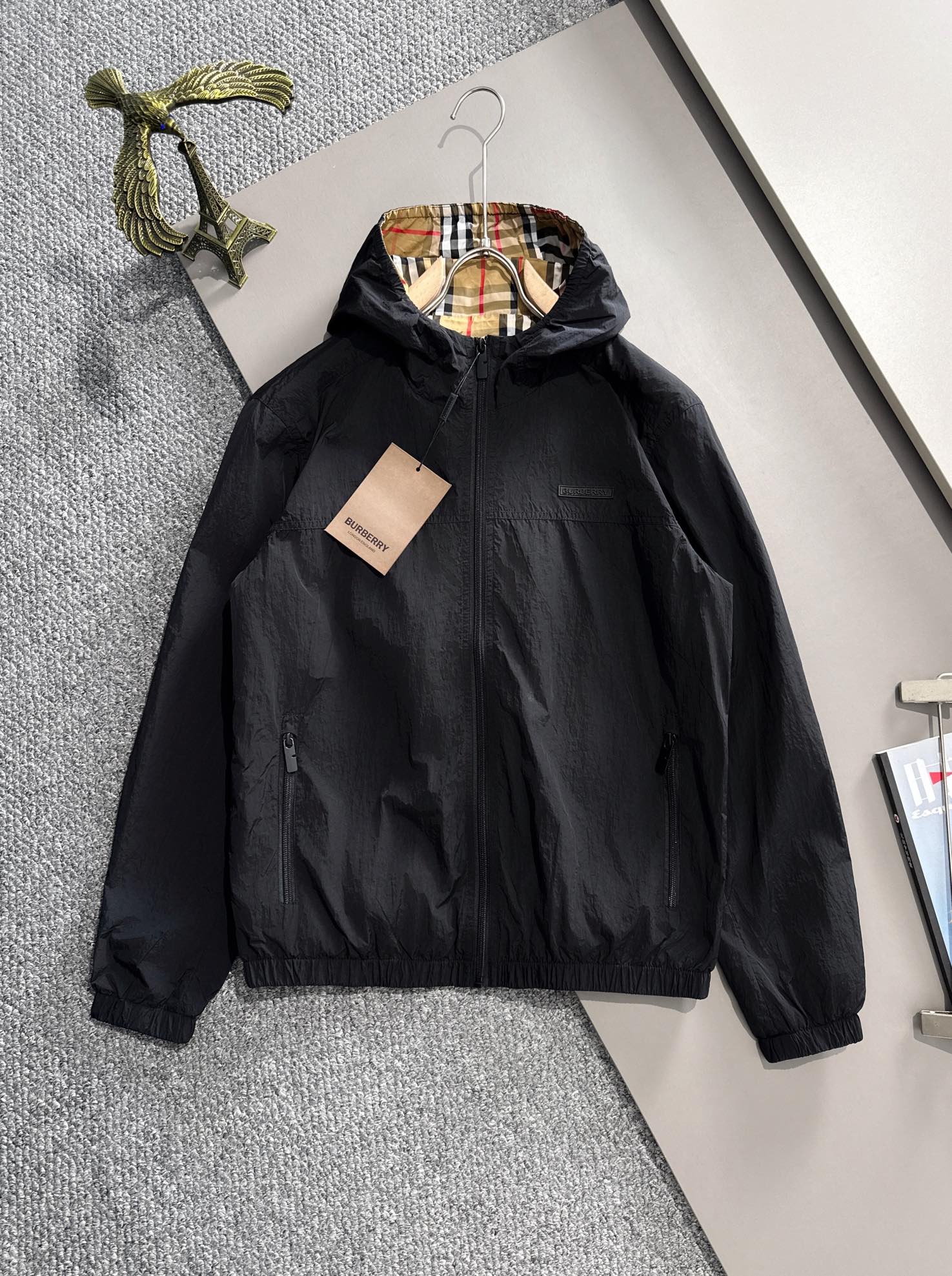 Burberry 2024 nueva chaqueta de otoño-invierno 🆕. Accesorios de metal personalizados 1:1, todos importados y personali…