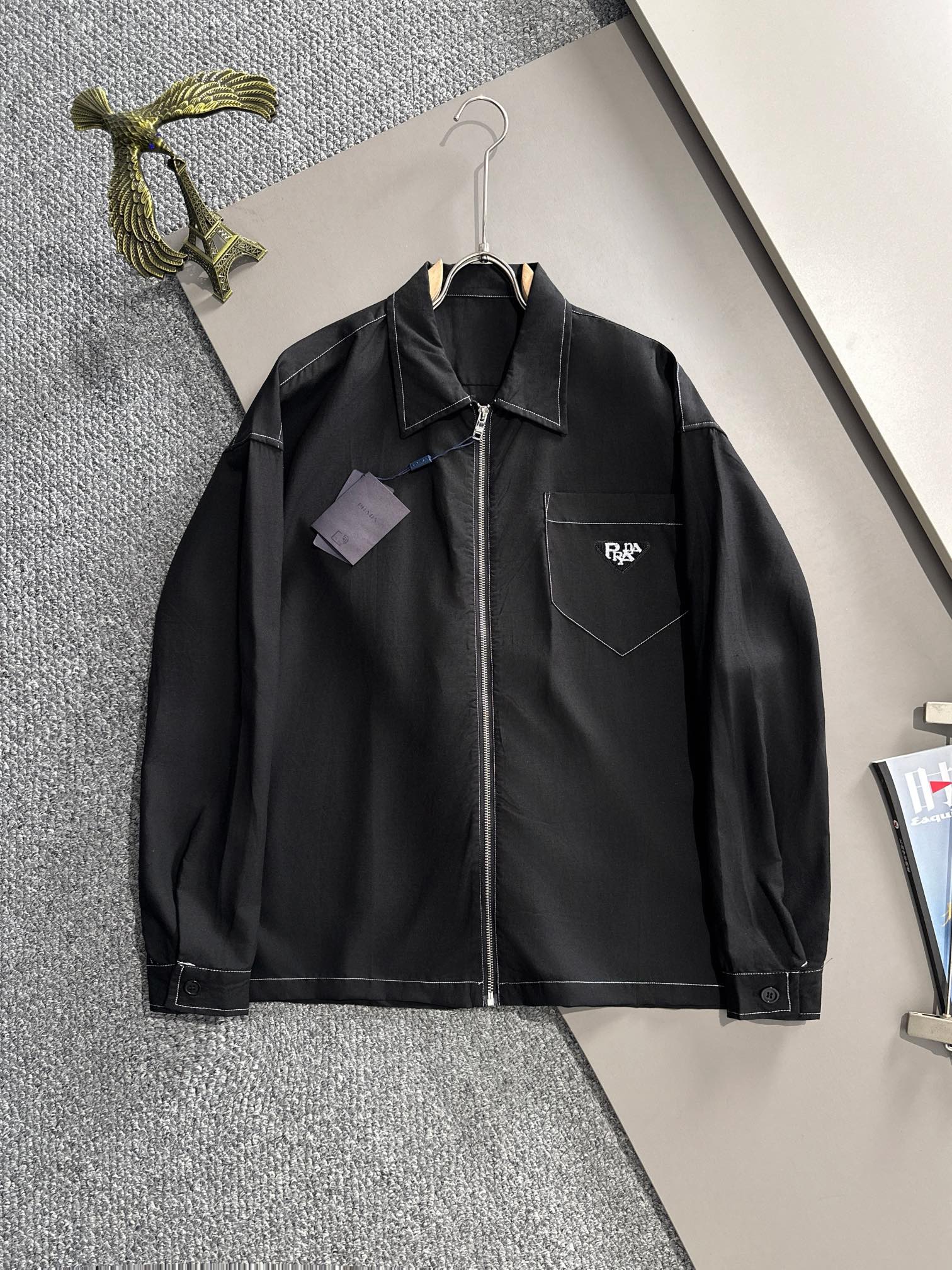La nueva chaqueta de algodón y lino de Prada 2024 está confeccionada con tejido elástico de fibra importada personaliza…