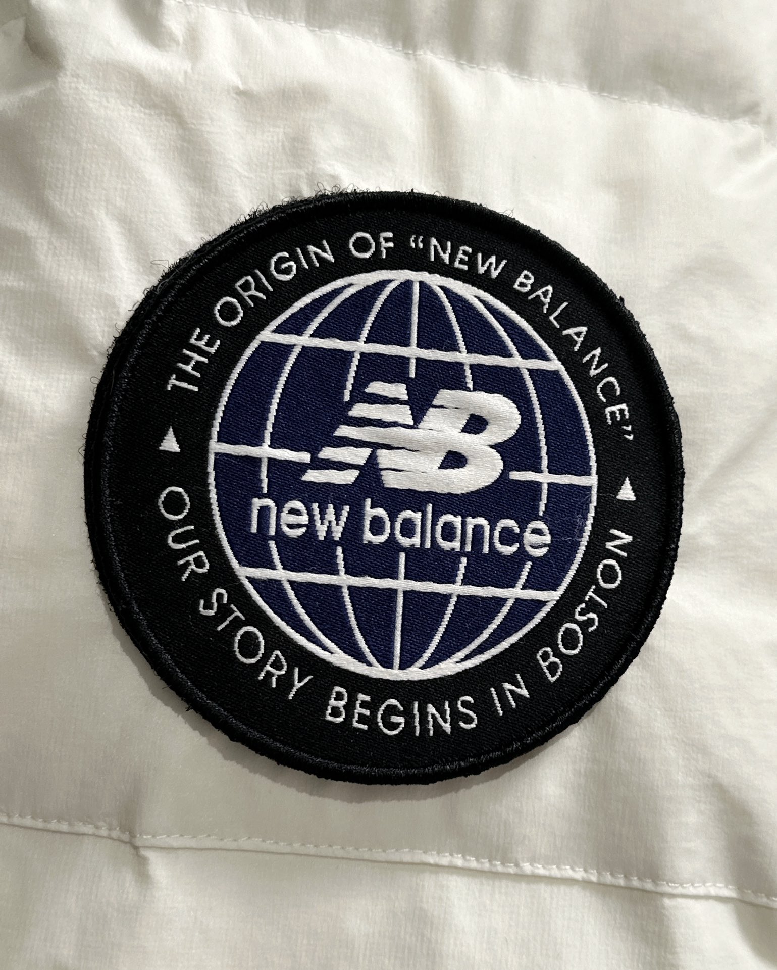 Premium Embroidery and Waterproof Fabrics for Custom New Balance Medallion Stickers - 图片 3