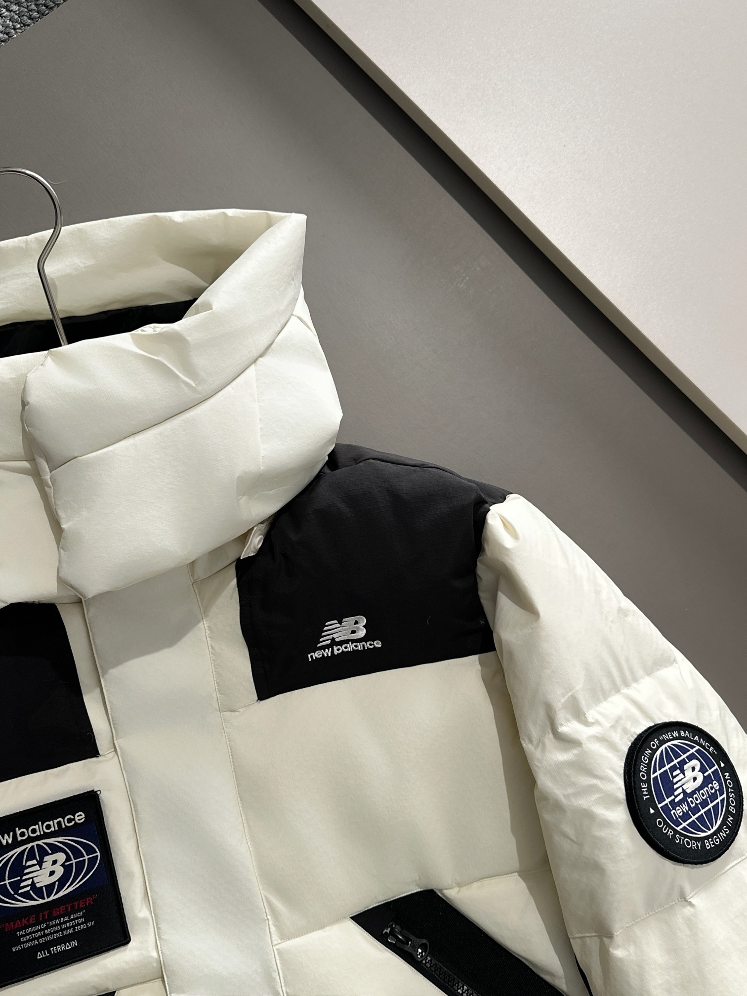 Premium Embroidery and Waterproof Fabrics for Custom New Balance Medallion Stickers - 图片 2