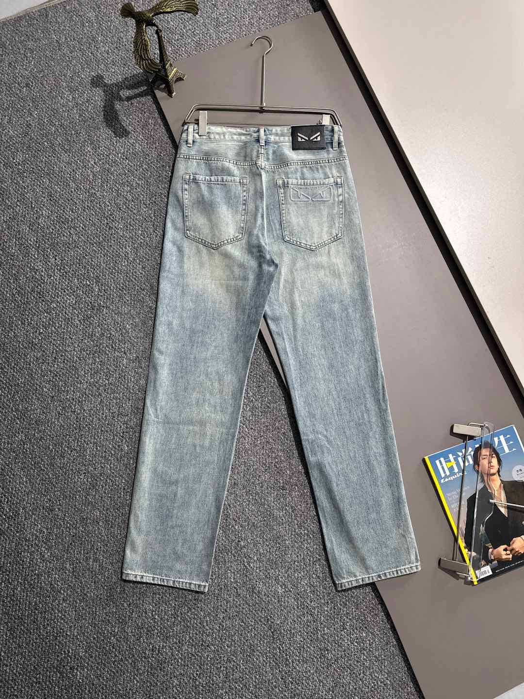 Fendi 2025 jeans ajustados de cuatro estaciones, tejido de algodón Denim japonés de trama plana importado y proporciona…