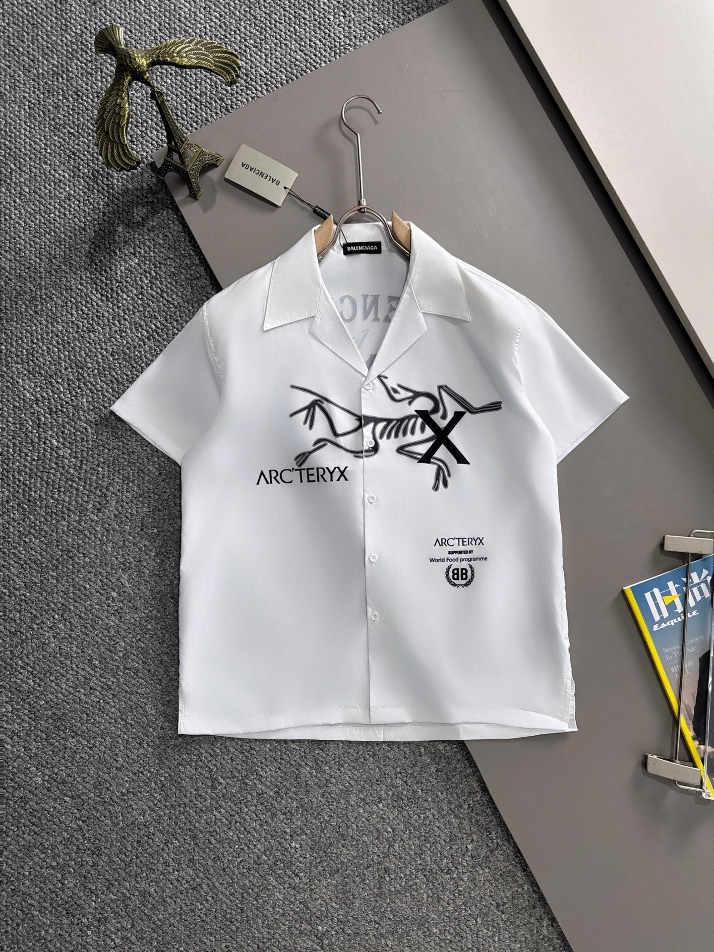 Camisa con estampado integral con diseño de LOGO clásico de verano Arc'teryx 2025, confeccionada en algodón ligero con …