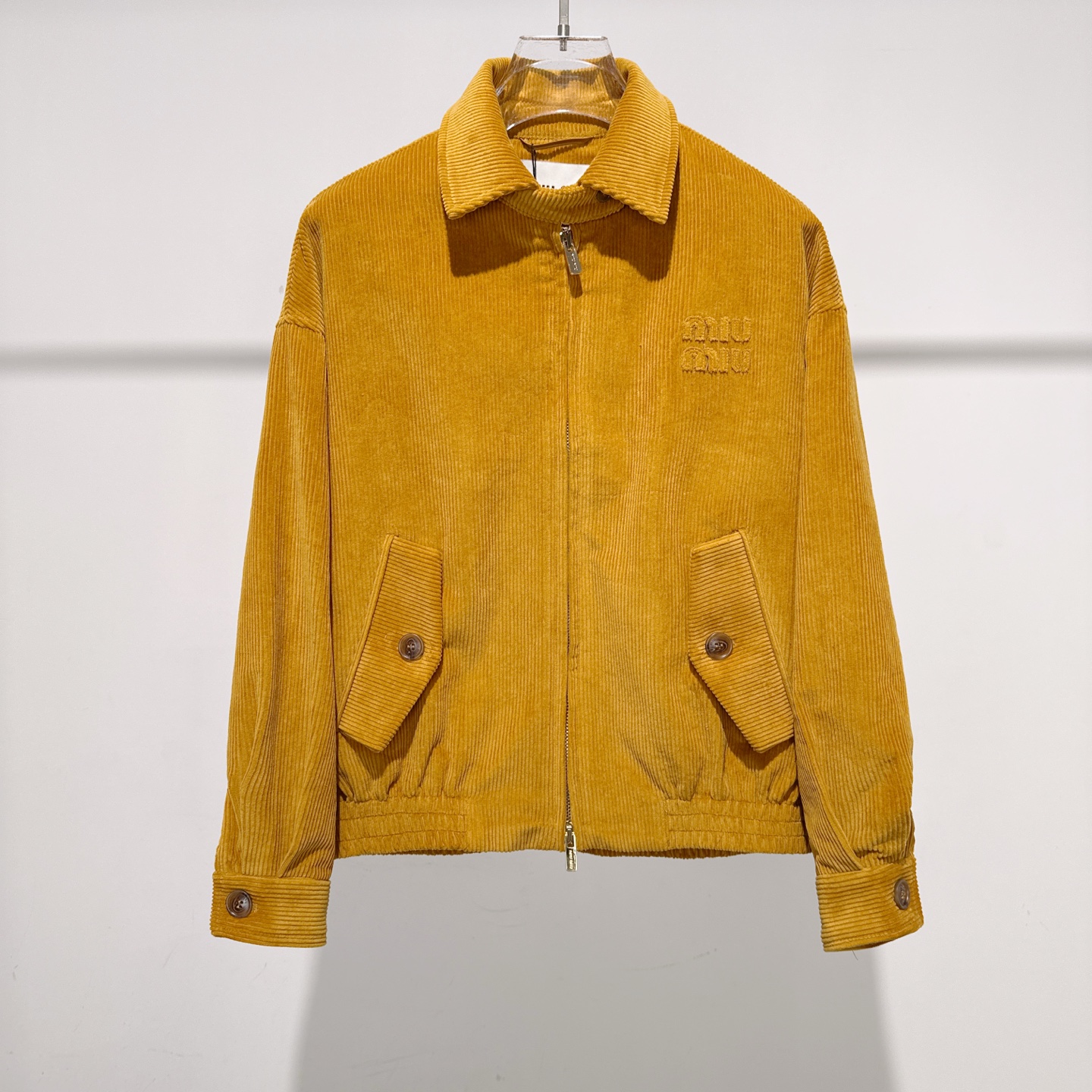 Miu Miu Veste en Velours Côtelé à Col Revers et Logo Appliqué Unisexe FW2025