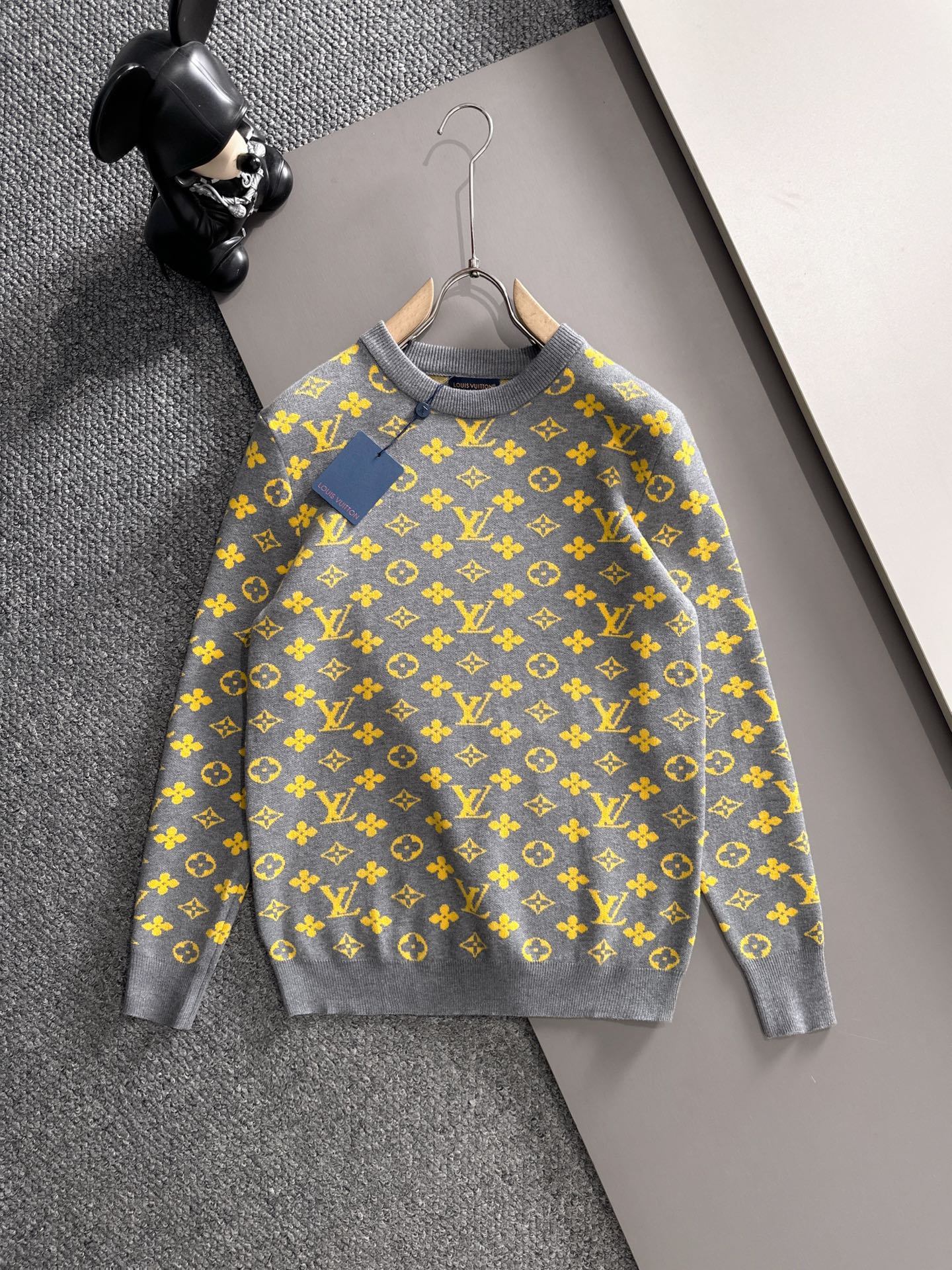 NO:537824,L brand* fitting M-XXXL 25 autumn and winter sesame-bottomed jacquard round neck sweater, exquisite craftsmanship counter fabric, top-level elements fusion, complete 3 standards, fashionable men's fashion, whether it is the comfort of the upper body or the incomparable existence, alexander wang19860909L牌*合身版型M-XXXL 25款秋冬芝麻底字母提花圆领羊毛衫,精致工艺专柜面料,顶级元素融合打造,3标齐全,潮男时尚,无论是上身舒适度还是都是无可比拟的存在,,alexander wang,Men's clothing