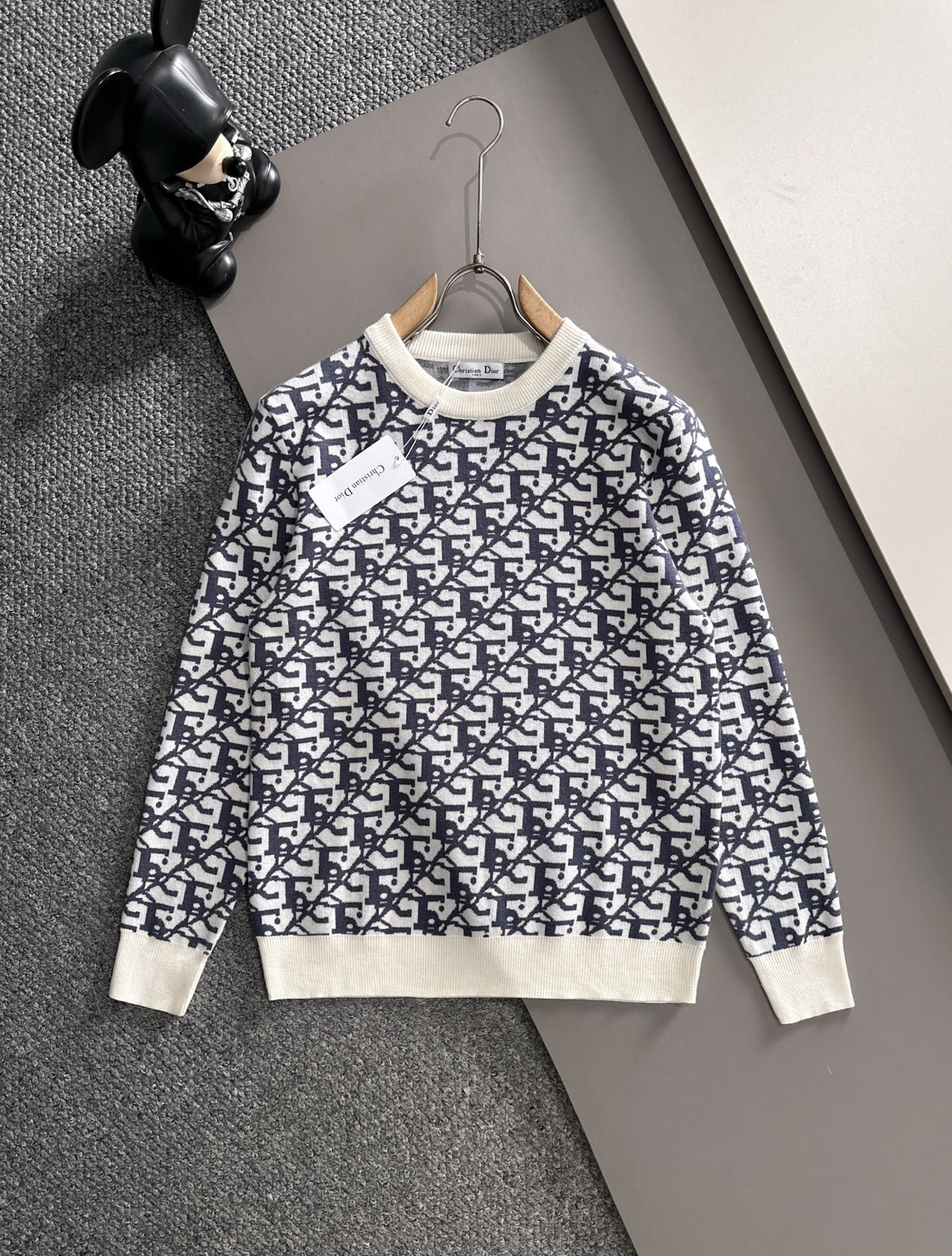 NO:498688,Dir* fit style M-XXXL The latest and most top multi-color jacquard ewe wool sweater, exquisite color combination with new trendy pullovers, the top quality counter is on sale, top production crafts imported fabrics, unique design of the counter, using imported high-end custom imported silk thread feels first-class!  Official website for sale, alexander wang19860909Dir*合身版型M-XXXL 最新最顶级多色提花字母羊毛针织衫,精致配色融合新款潮套头衫,最顶级的品质专柜在售,顶级制作工艺进口面料,专柜款独特设计,采用进口高端订制进口丝线手感一流！官网在售,,alexander wang,Men's clothing