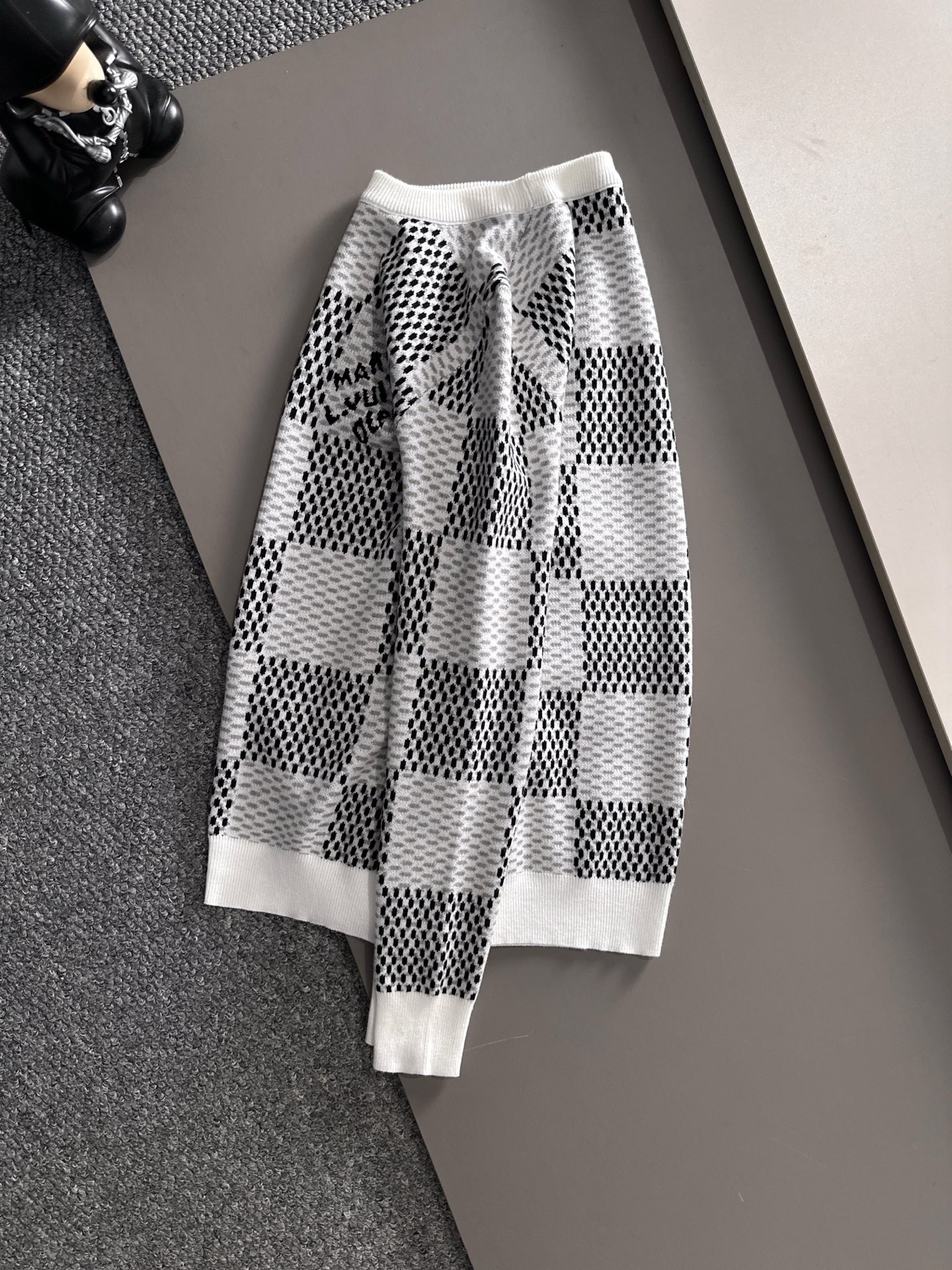 Louis Vuitton Men's Checkered Jacquard Wool Sweater, Slim Fit, Fall/Winter 6 i1754471959365 5000 0 1