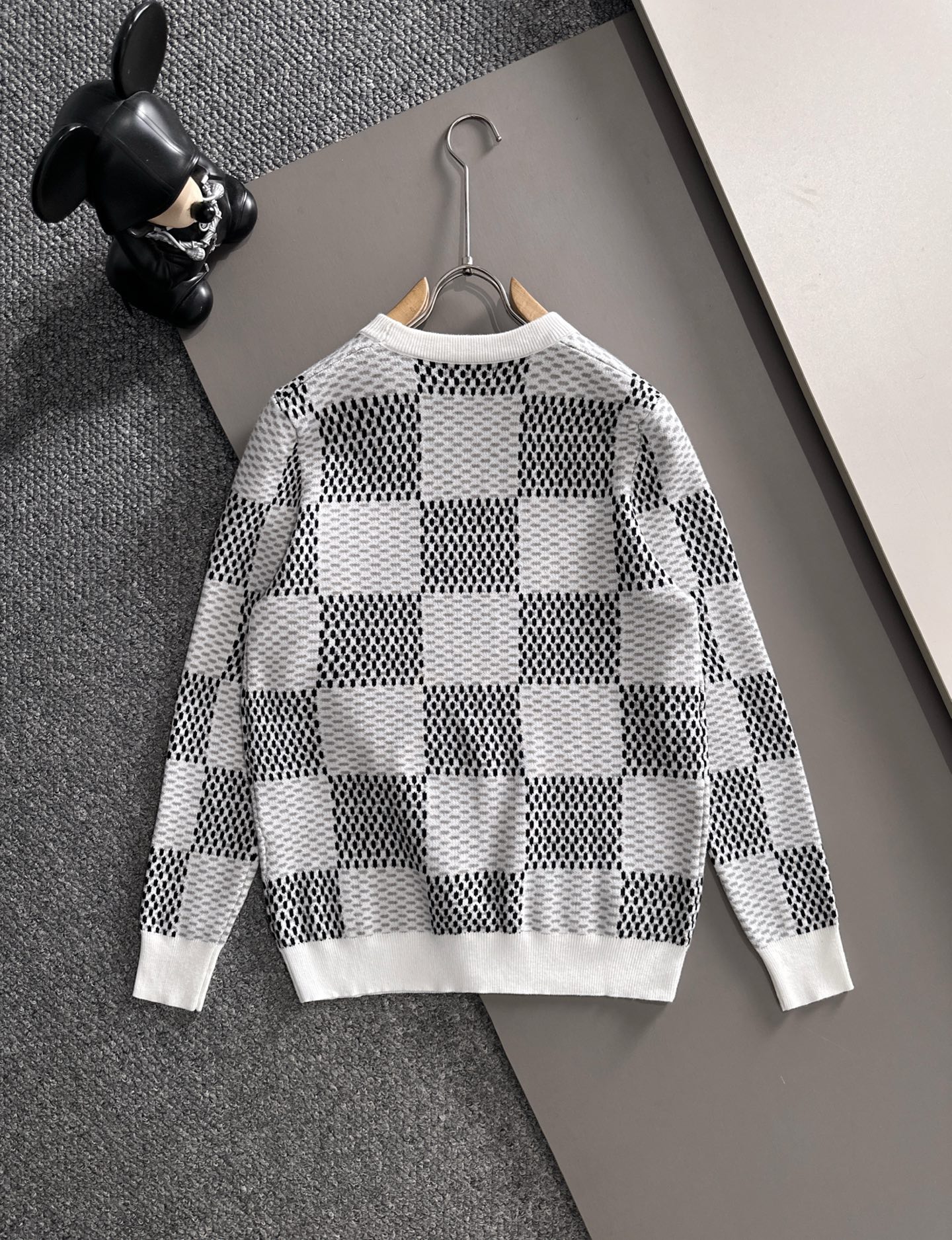 Louis Vuitton Men's Checkered Jacquard Wool Sweater, Slim Fit, Fall/Winter 10 i1754471959417 6690 0 7