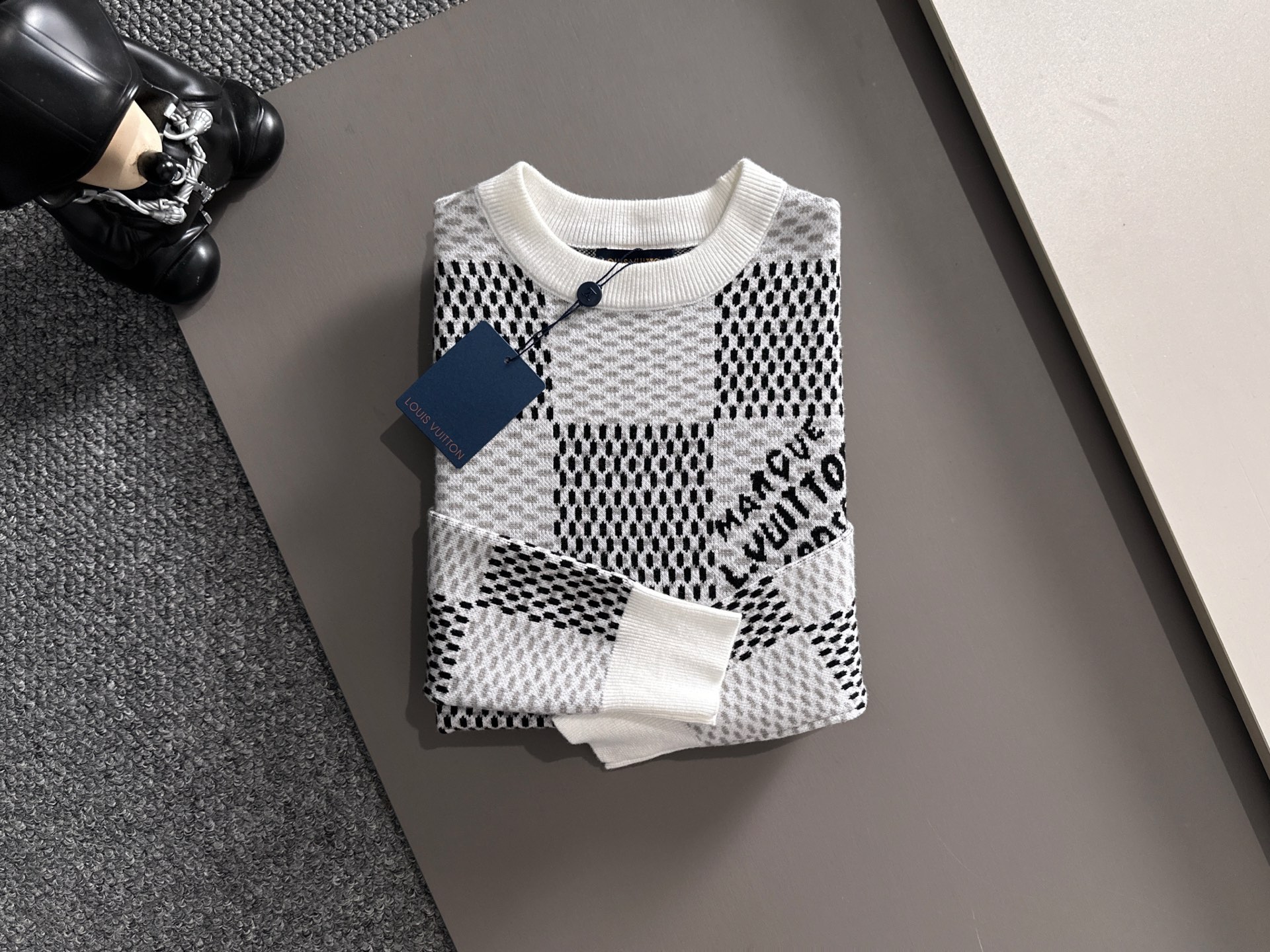 Louis Vuitton Men's Checkered Jacquard Wool Sweater, Slim Fit, Fall/Winter 4 i1754471960140 8194 0 2