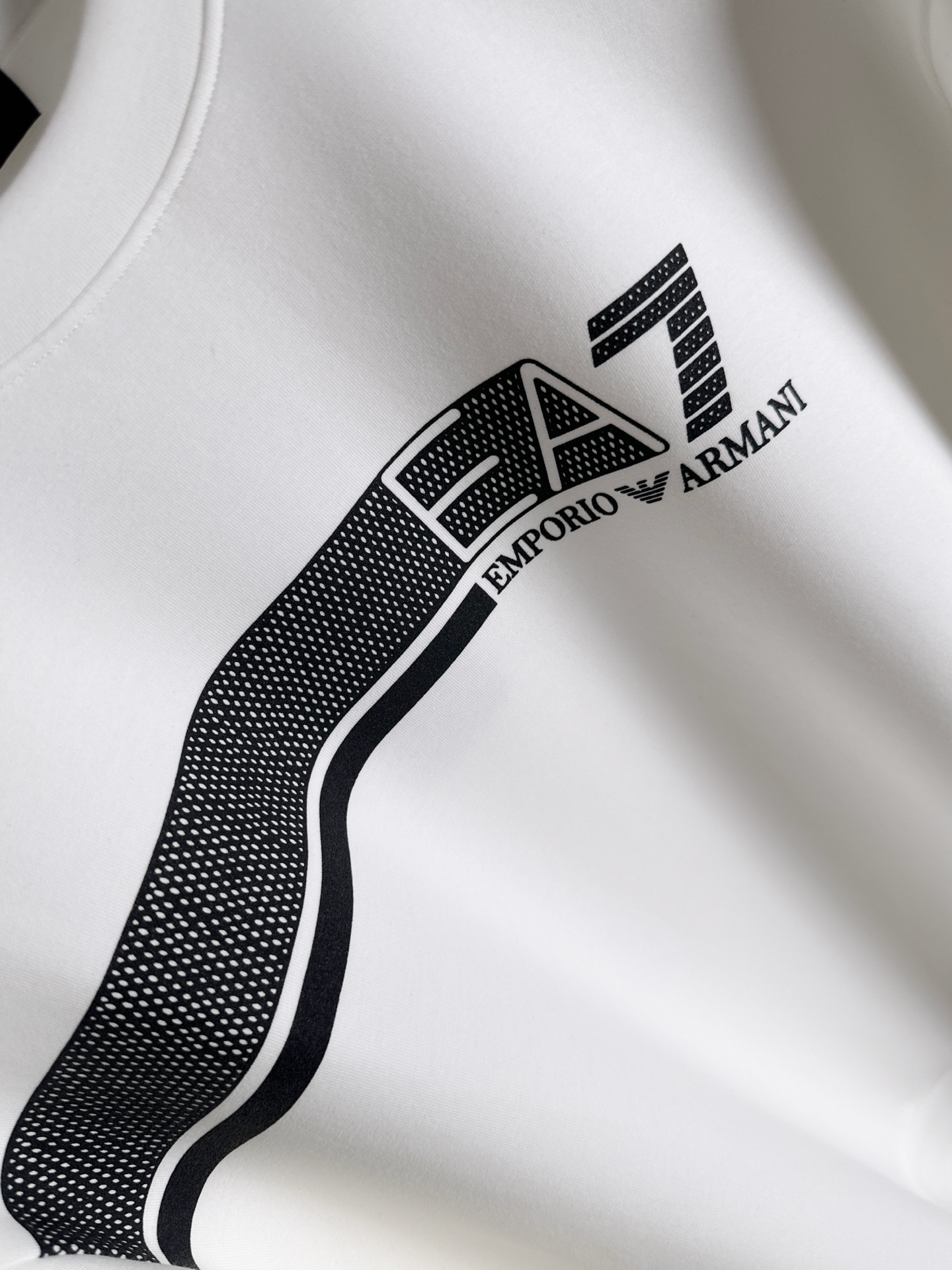 🌾退换 E Armani 阿玛尼 # 2025秋冬 八明治空气层套头圆领卫衣男女同款时尚休闲套头卫衣衫！