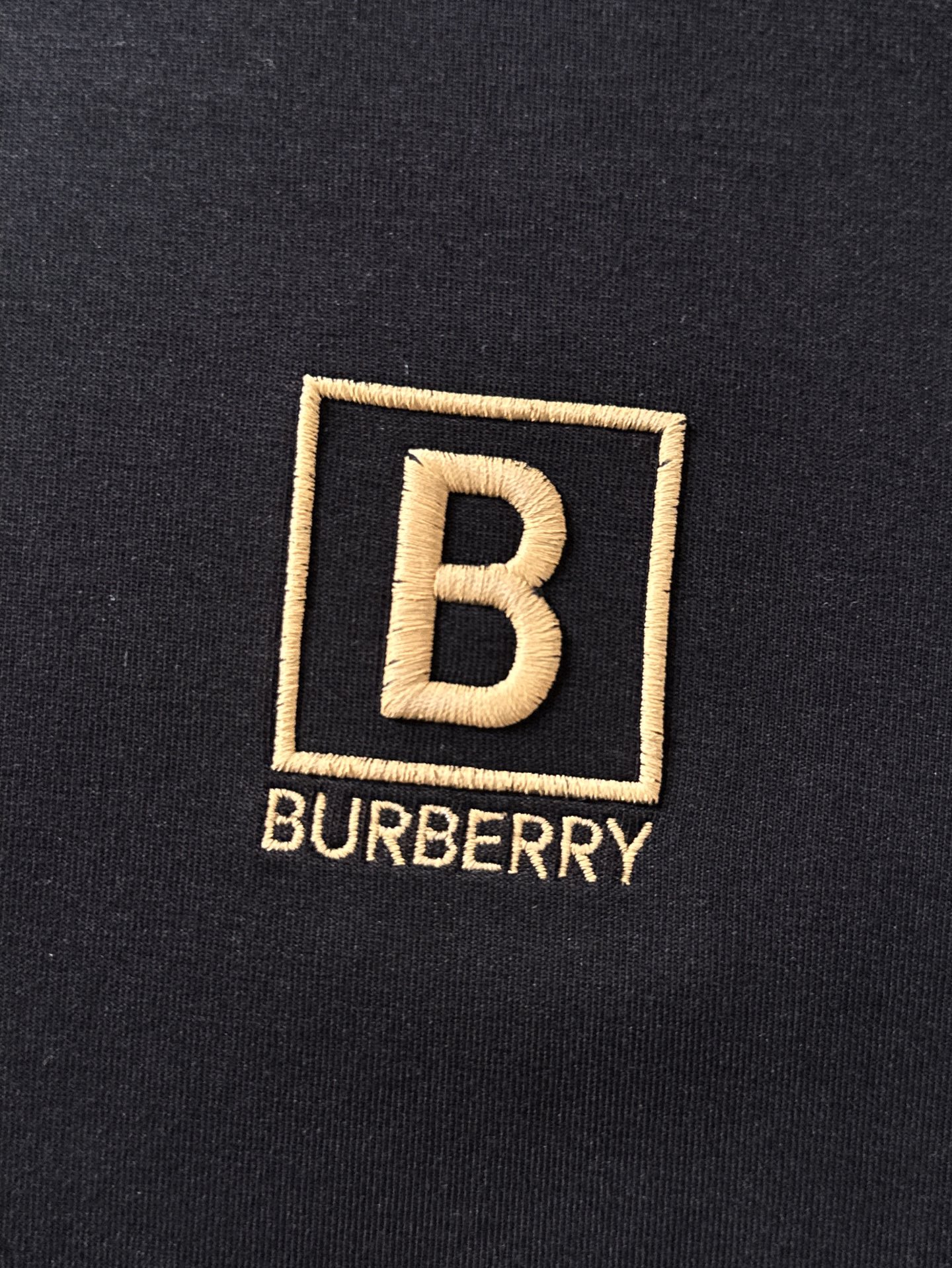 🌾退换 BURBERRY巴宝莉 2025ss秋冬新品 长袖太空棉卫衣，经典Logo设计，百搭款，定制面料