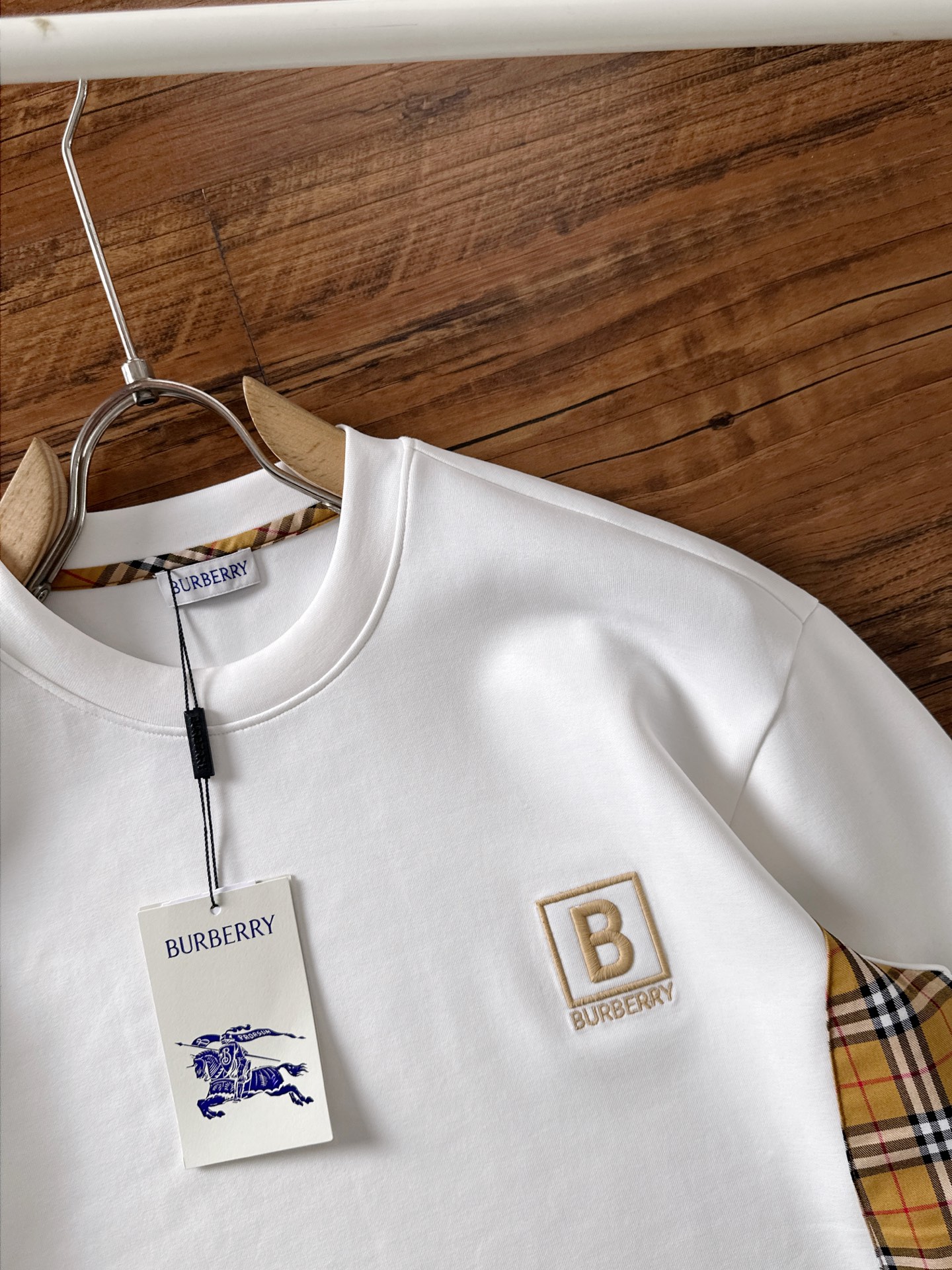 🌾退换 BURBERRY巴宝莉 2025ss秋冬新品 长袖太空棉卫衣，经典Logo设计，百搭款，定制面料