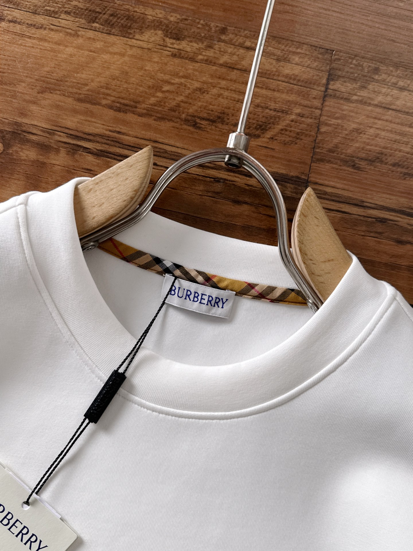 🌾退换 BURBERRY巴宝莉 2025ss秋冬新品 长袖太空棉卫衣，经典Logo设计，百搭款，定制面料