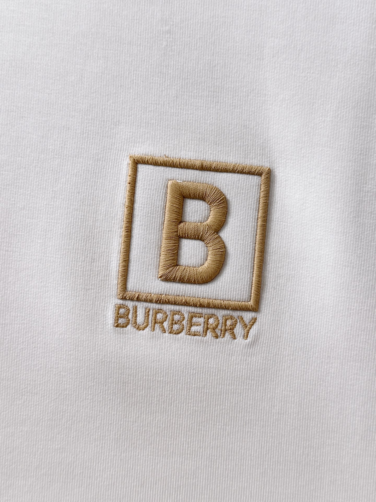 🌾退换 BURBERRY巴宝莉 2025ss秋冬新品 长袖太空棉卫衣，经典Logo设计，百搭款，定制面料