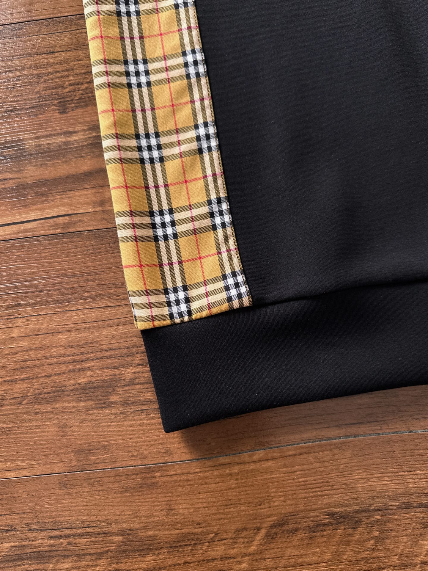 🌾退换 BURBERRY巴宝莉 2025ss秋冬新品 长袖太空棉卫衣，经典Logo设计，百搭款，定制面料