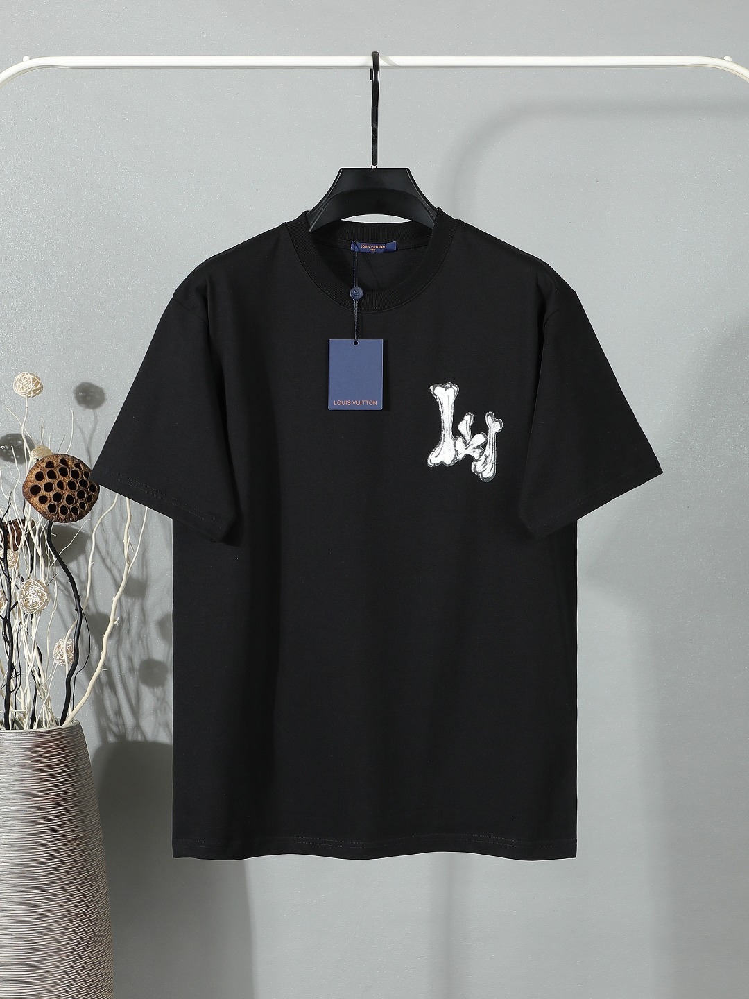 P55 LV路易威登 Nueva camiseta pintada a mano Tejido de doble hilo de 300 gramos Lavado de toda la prenda dos veces Desgaste…