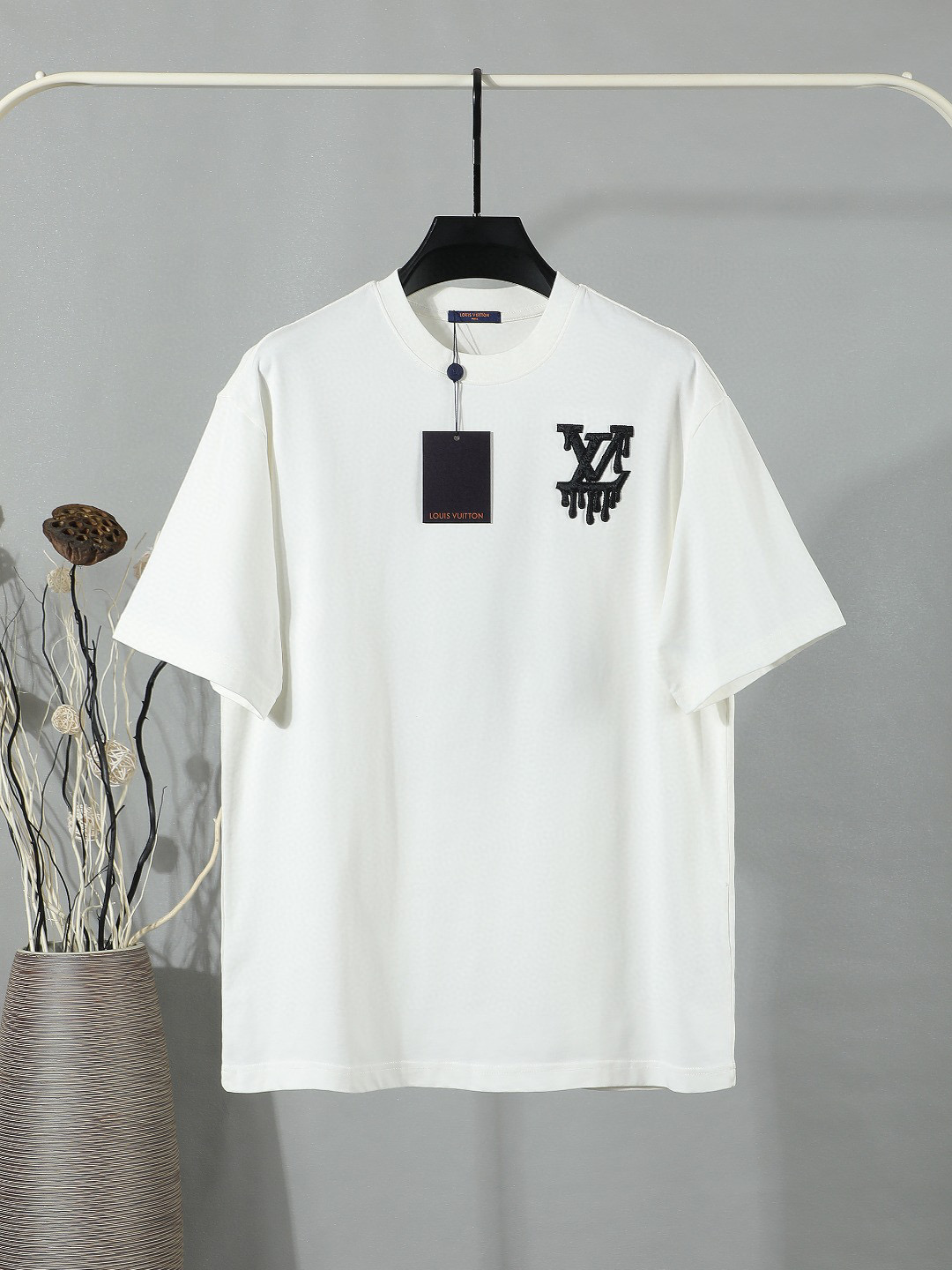 P95 [calidad exclusiva] Louis Vuitton 1V 25SS 1V nueva colección de pasarela, camiseta de manga corta con gran logo bor…
