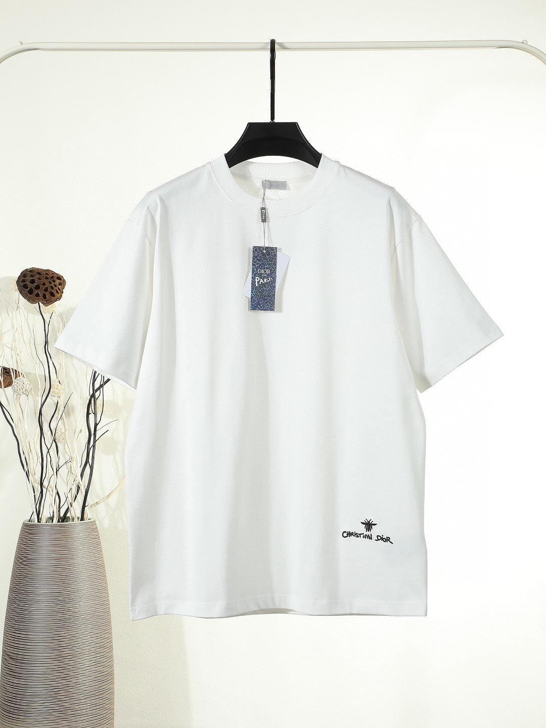 95 [Calidad exclusiva] Sitio web oficial de Dior 26ss bordado de LOGO con letras simplificadas‼ ️Camiseta con cuello re…