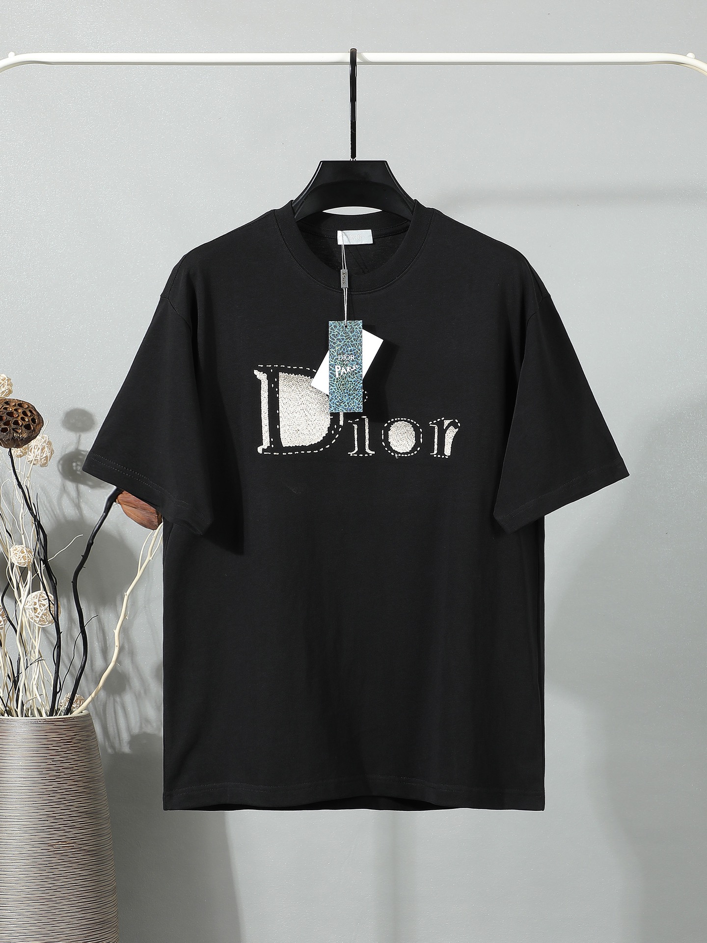 95 Camiseta patchwork bordada Dior de alta calidad, tejido pesado de 300 g con textura sólida y marcado contraste entre…