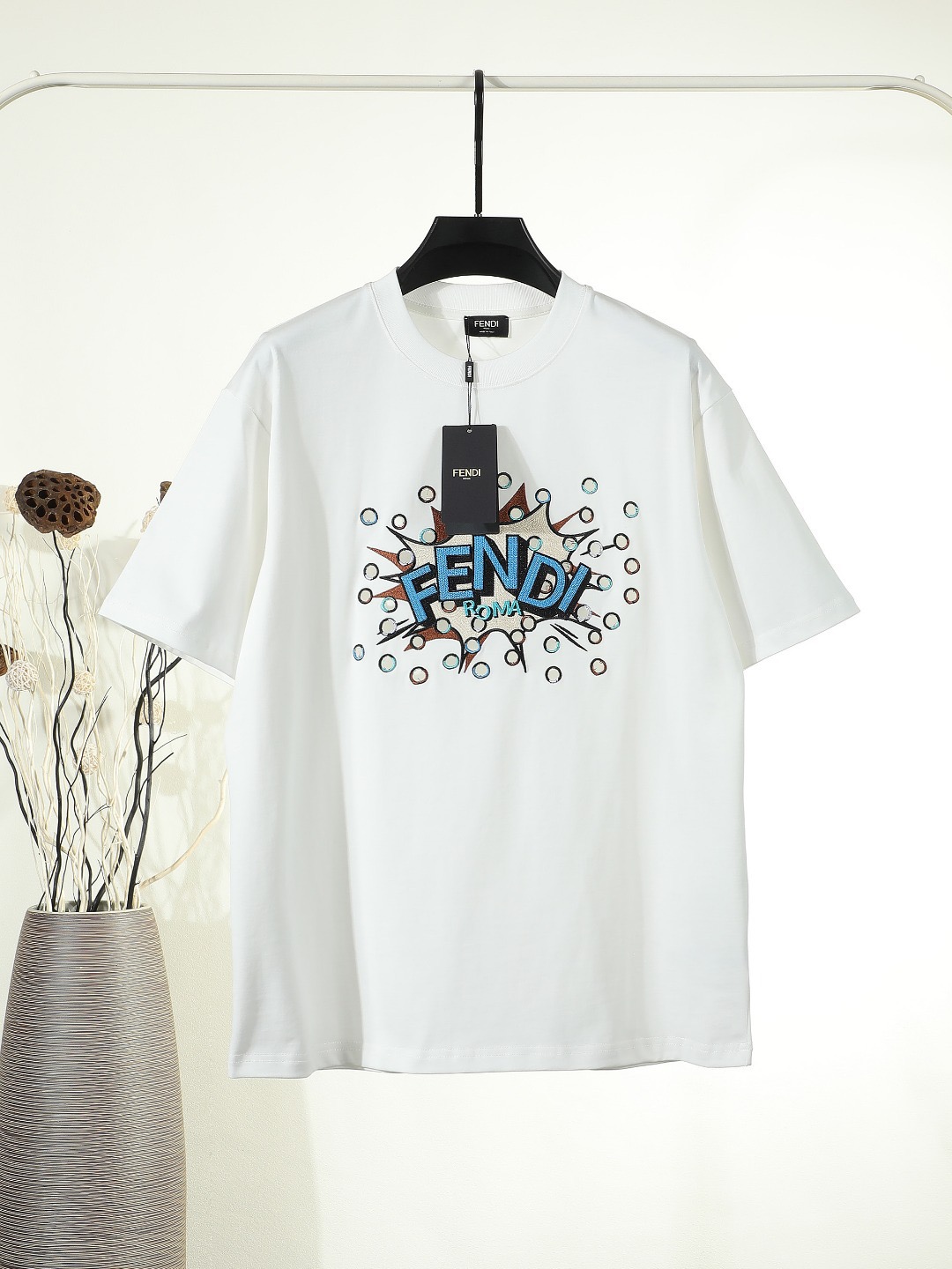 95 【Calidad exclusiva】 FD Fendi/芬迪 Camiseta de manga corta con bordado de letras de alta artesanía. Camiseta de cuello …