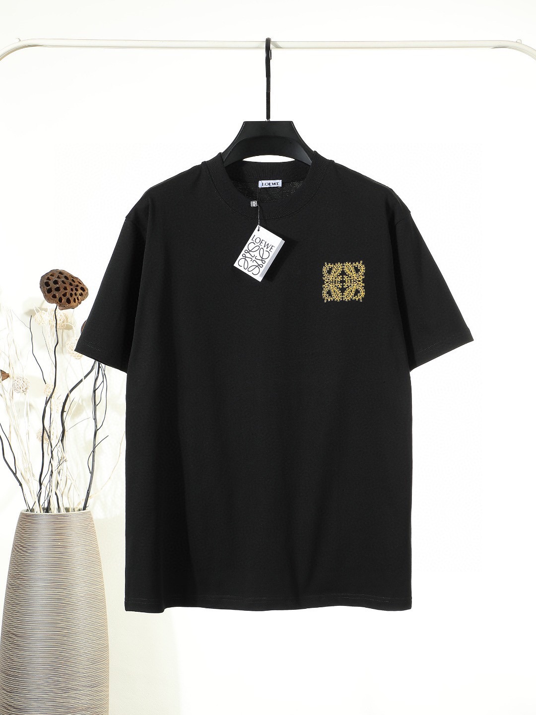 100【Calidad exclusiva】 LOEWE 26 nueva camiseta de manga corta, con bordado clásico del logo. Estilo de lujo discreto. P…