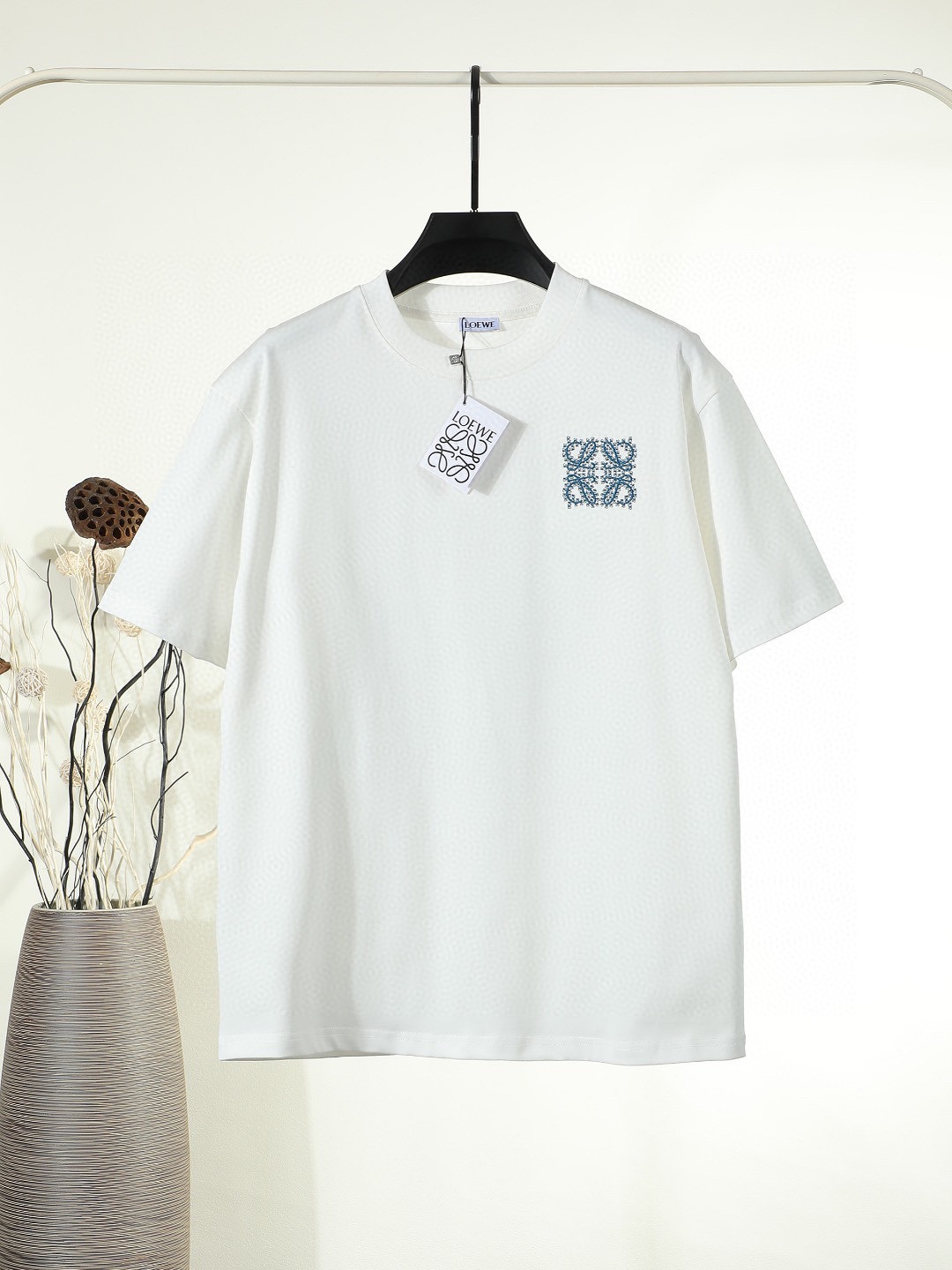 100 【Calidad exclusiva】 LOEWE Camiseta de manga corta nueva de 26FW, con logo clásico bordado. Estilo de lujo ligero, i…