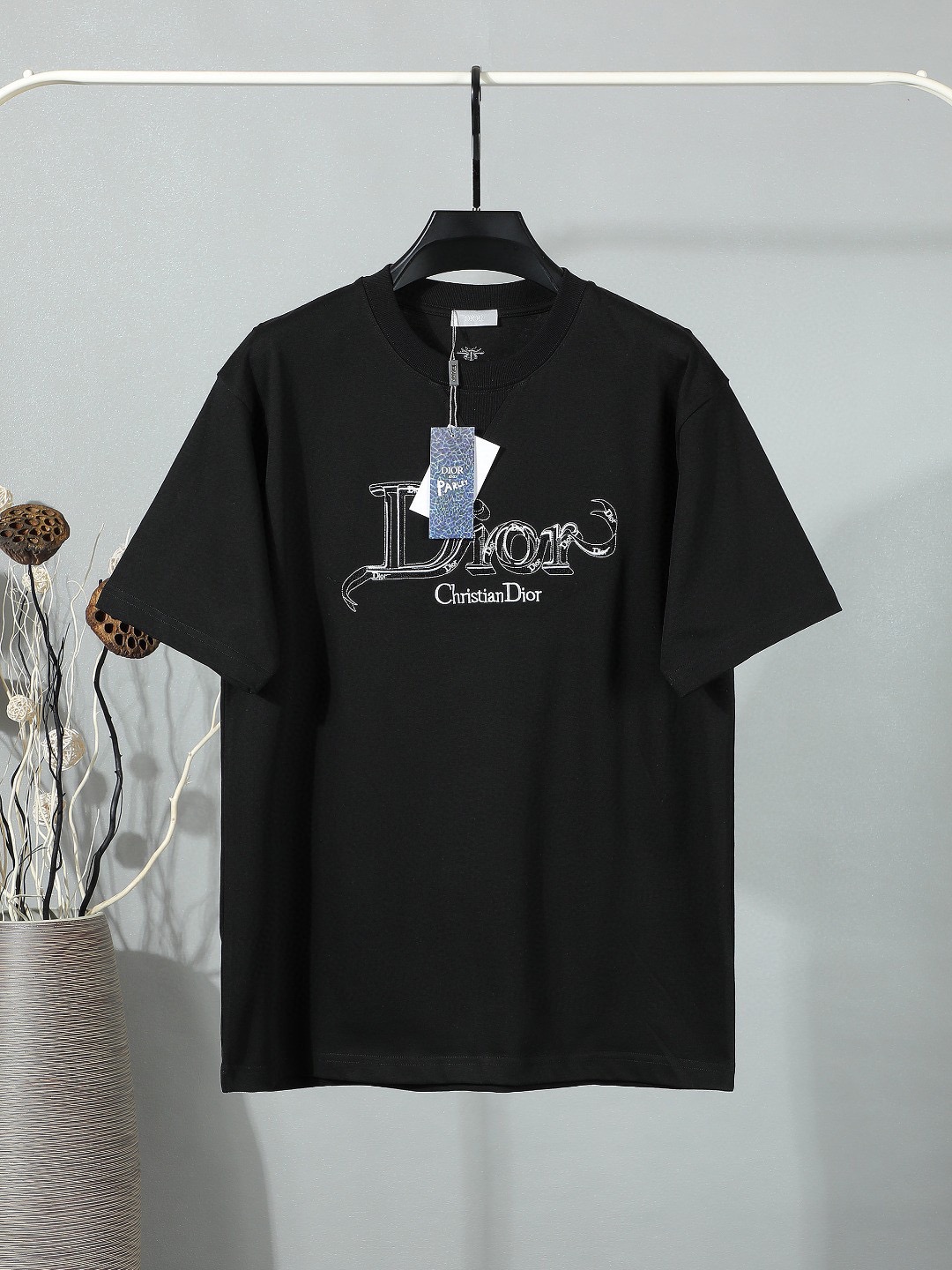 95 【Calidad exclusiva】 Bordado frontal y de manga de alta tecnología Dior🪡‼ ️Camiseta con cuello redondo * Confecciona…