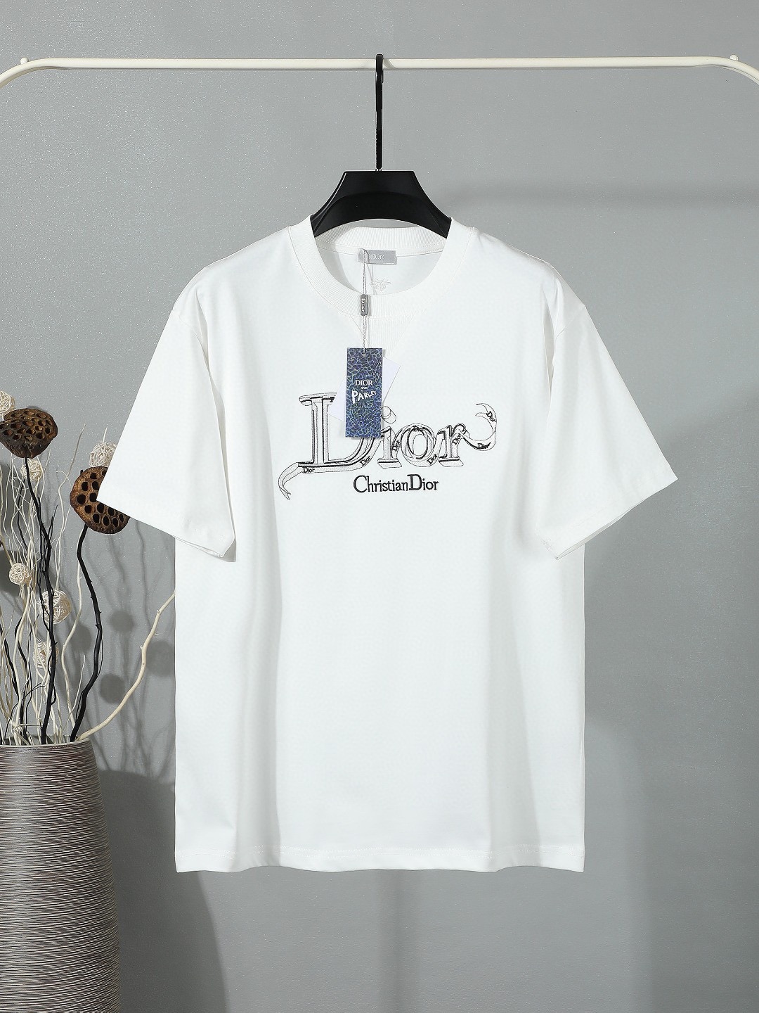 95 【Calidad exclusiva】 Bordado frontal y de manga de alta tecnología Dior🪡‼ ️Camiseta con cuello redondo * Confecciona…