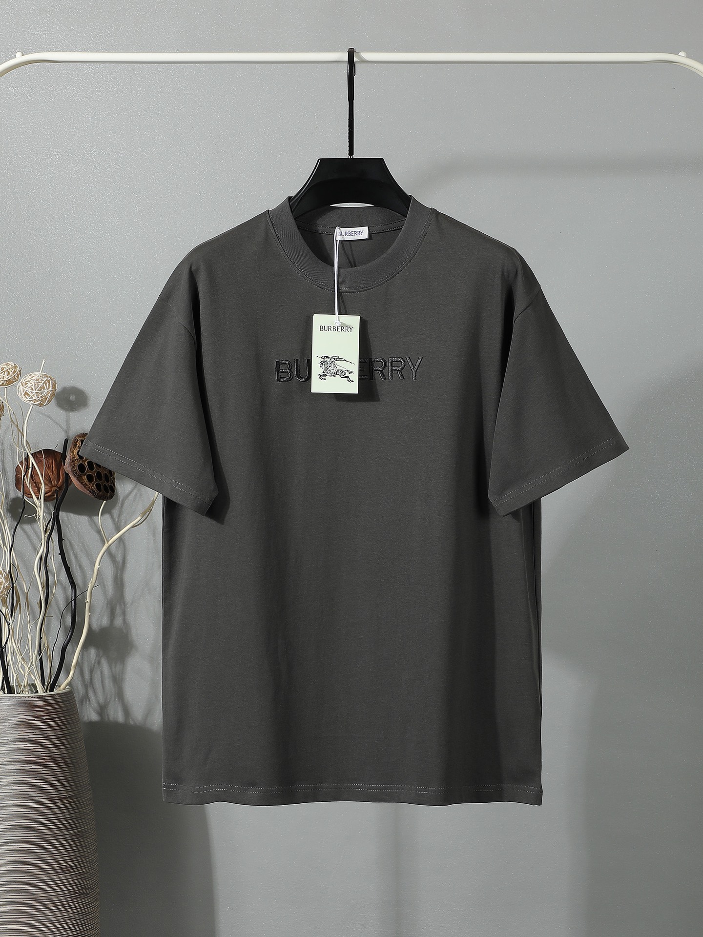 100 Burberry 2026 primavera y verano nueva camiseta corta holgada, confeccionada con tela personalizada de alta gama de…