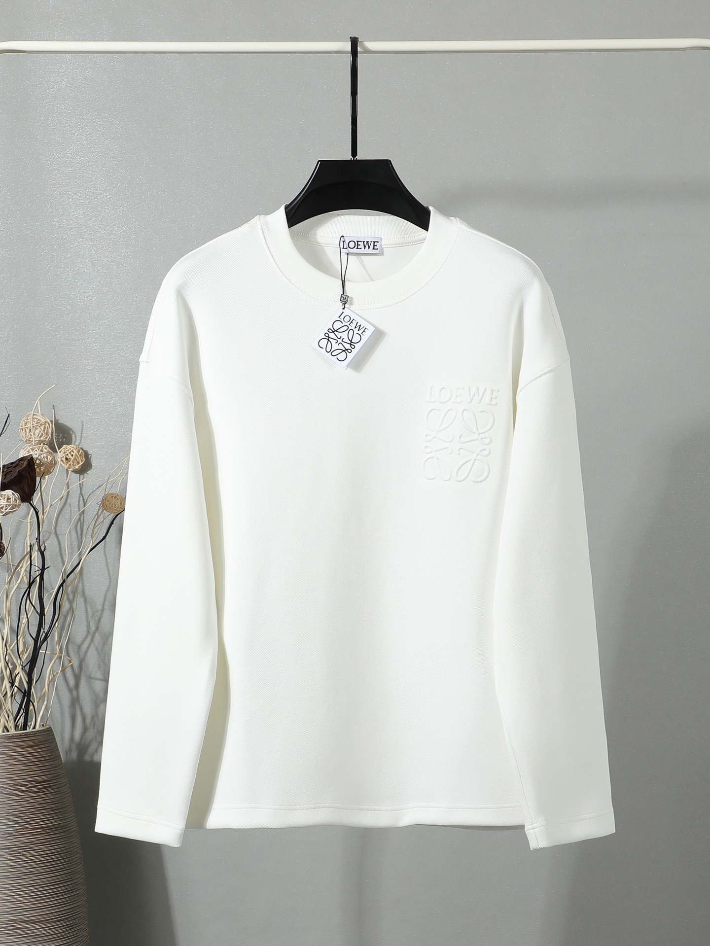 145 [Calidad exclusiva] La nueva sudadera de Loewe. Tejido pesado de doble hilo de 420 g. Logotipo tridimensional borda…