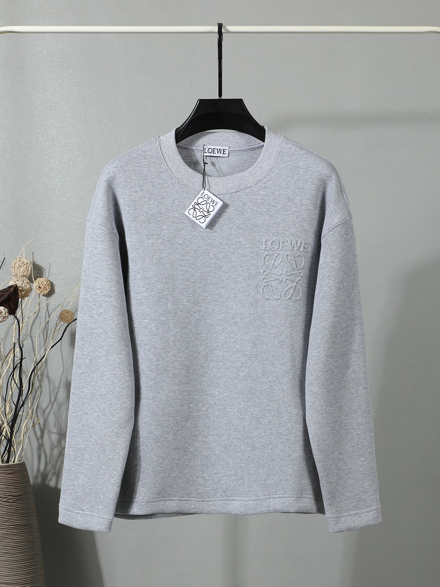 145 [Calidad exclusiva] La nueva sudadera de Loewe. Tejido pesado de doble hilo de 420 g. Logotipo tridimensional borda…