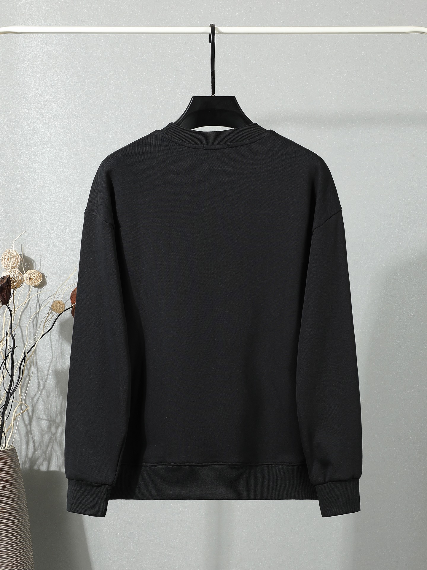 160 [Calidad exclusiva] La nueva sudadera de Loewe. Tejido pesado de doble hilo de 480 g. Logotipo tridimensional borda…