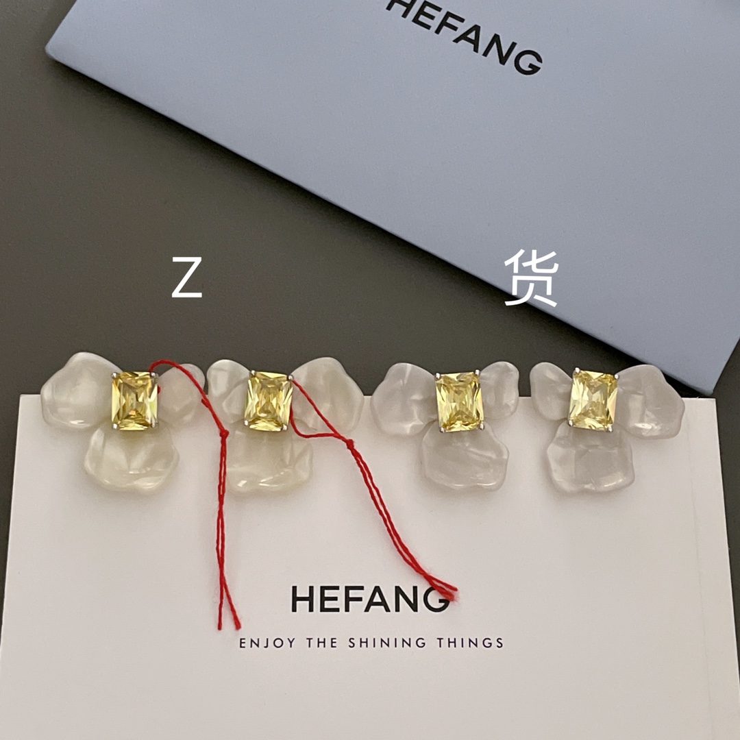 NO:632805,88200Z VS us!  Look for our products!  Only the same standard and specially customized imported acetate sheets and cubic zirconia!  Full of texture!  ,,Cardia high-end jewelry1986090988200Z VS 我们！认准我们家出品！只对标z一致z特别定制进口醋酸板材和立方氧化锆！质感拉满！,,卡迪亚高端饰品,Jewelry