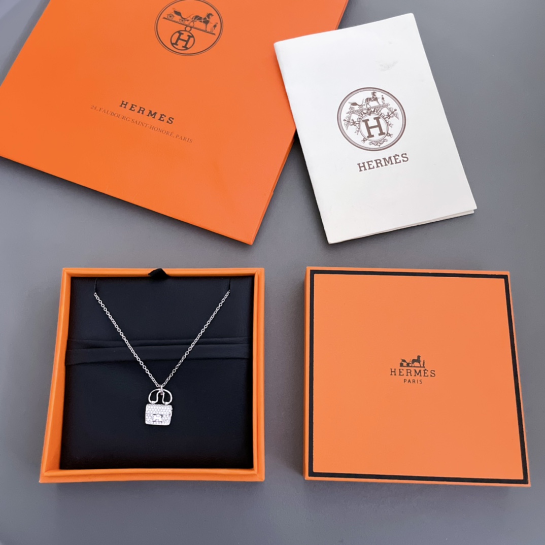 Hermès 精工版本 喜哥同款 爱马仕H包包项链 百搭的红人款 超多 戴哦 市场各种版本都有