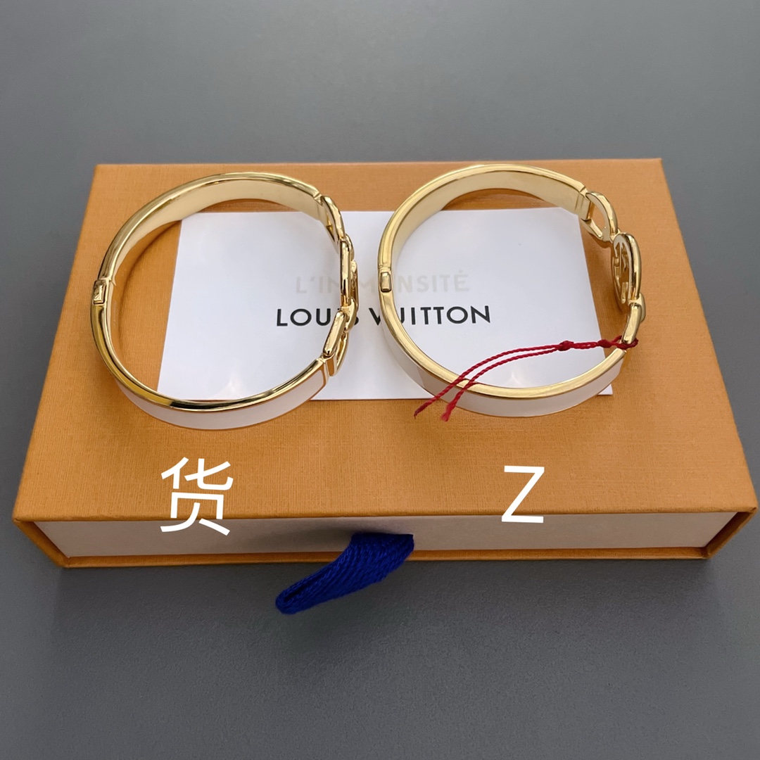 【】 Z VS 我们！认准我们家出品！只对标官网❗️完美出货！细节无限放大对比！完美媲美官网❗️宝宝们自
