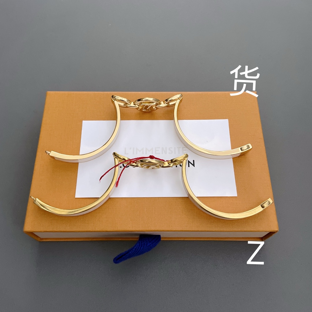 【】 Z VS 我们！认准我们家出品！只对标官网❗️完美出货！细节无限放大对比！完美媲美官网❗️宝宝们自