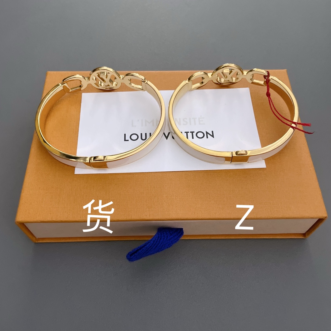 【】 Z VS 我们！认准我们家出品！只对标官网❗️完美出货！细节无限放大对比！完美媲美官网❗️宝宝们自