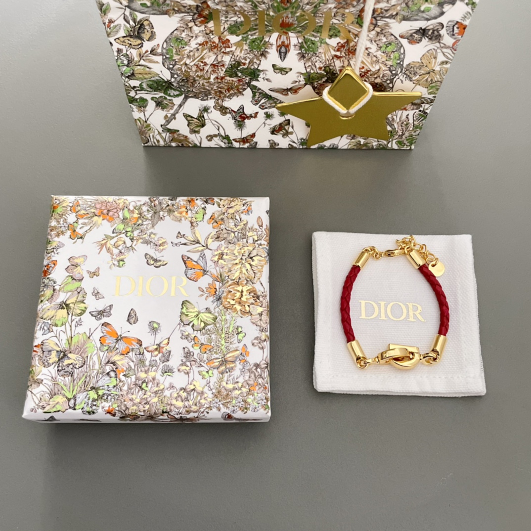 【【D CD麻花皮手链】Z 3300，人手一条！男女皆可！延长链可随意调节！！本命年宝宝们必冲🚩新年红🧨