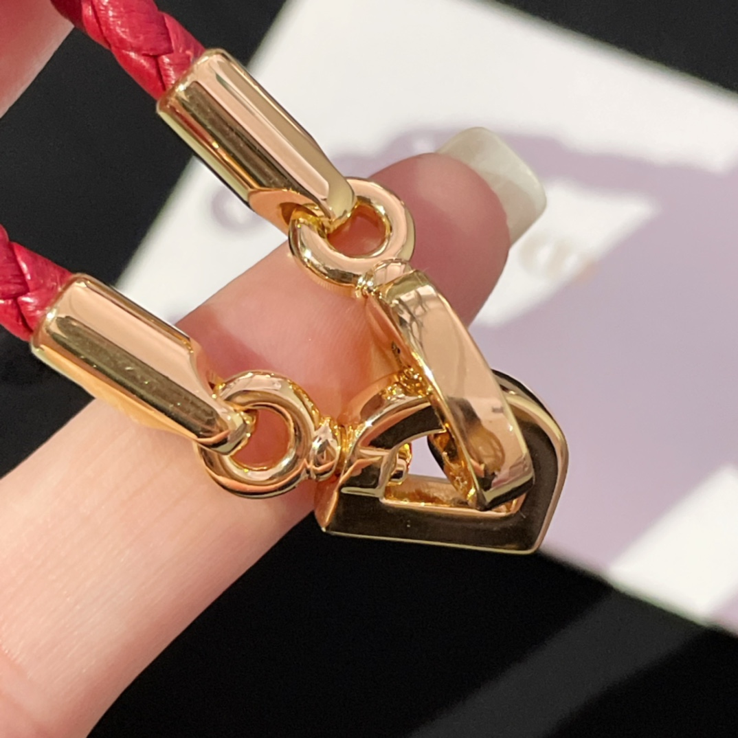 【【D CD麻花皮手链】Z 3300，人手一条！男女皆可！延长链可随意调节！！本命年宝宝们必冲🚩新年红🧨