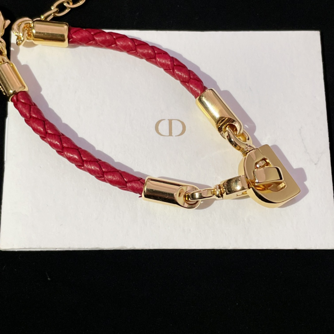 【【D CD麻花皮手链】Z 3300，人手一条！男女皆可！延长链可随意调节！！本命年宝宝们必冲🚩新年红🧨